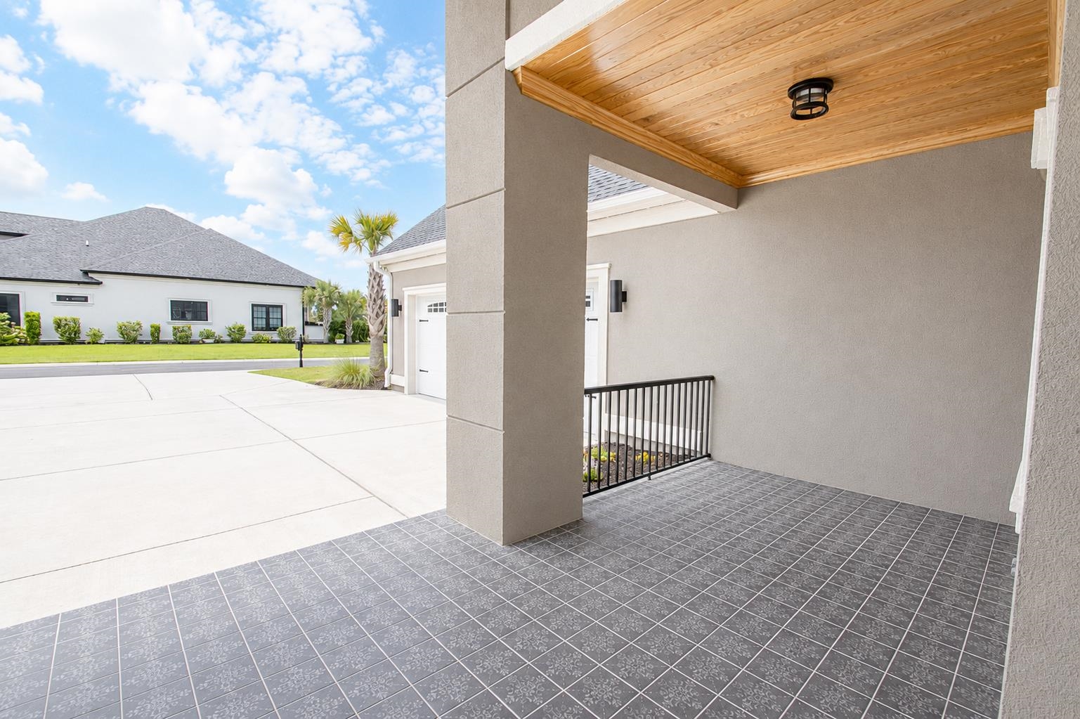 950 Bluffview Dr.