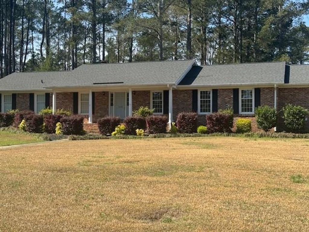 Photo of 109 Mason Dr, Cheraw, SC 29520 (MLS # 2607259)