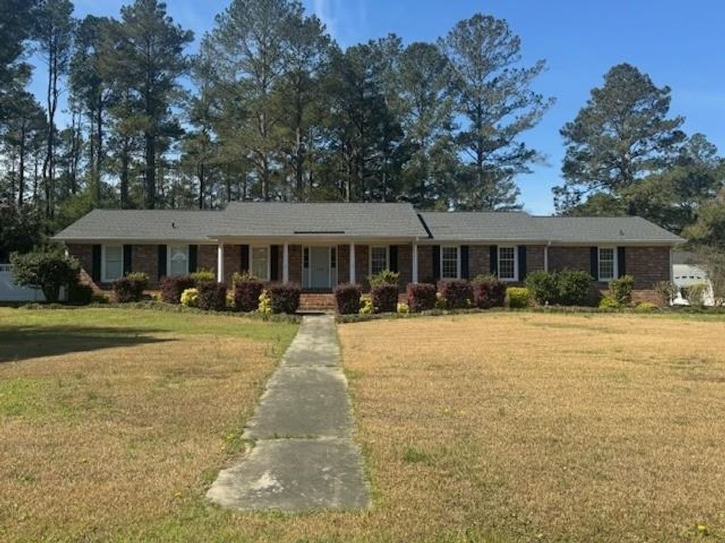 Photo of 109 Mason Dr, Cheraw, SC 29520 (MLS # 2607259)