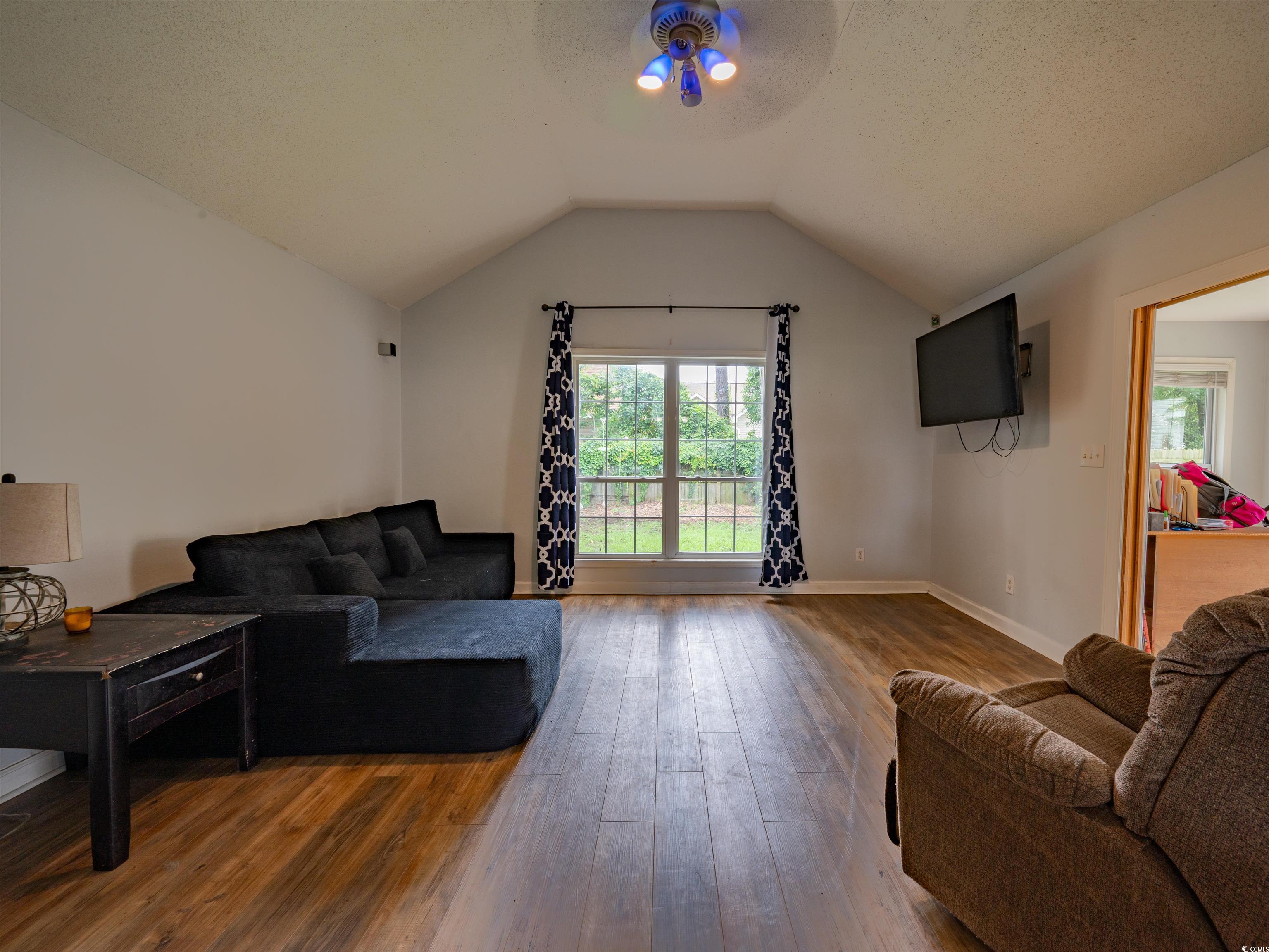 6936 Woodhaven Dr.