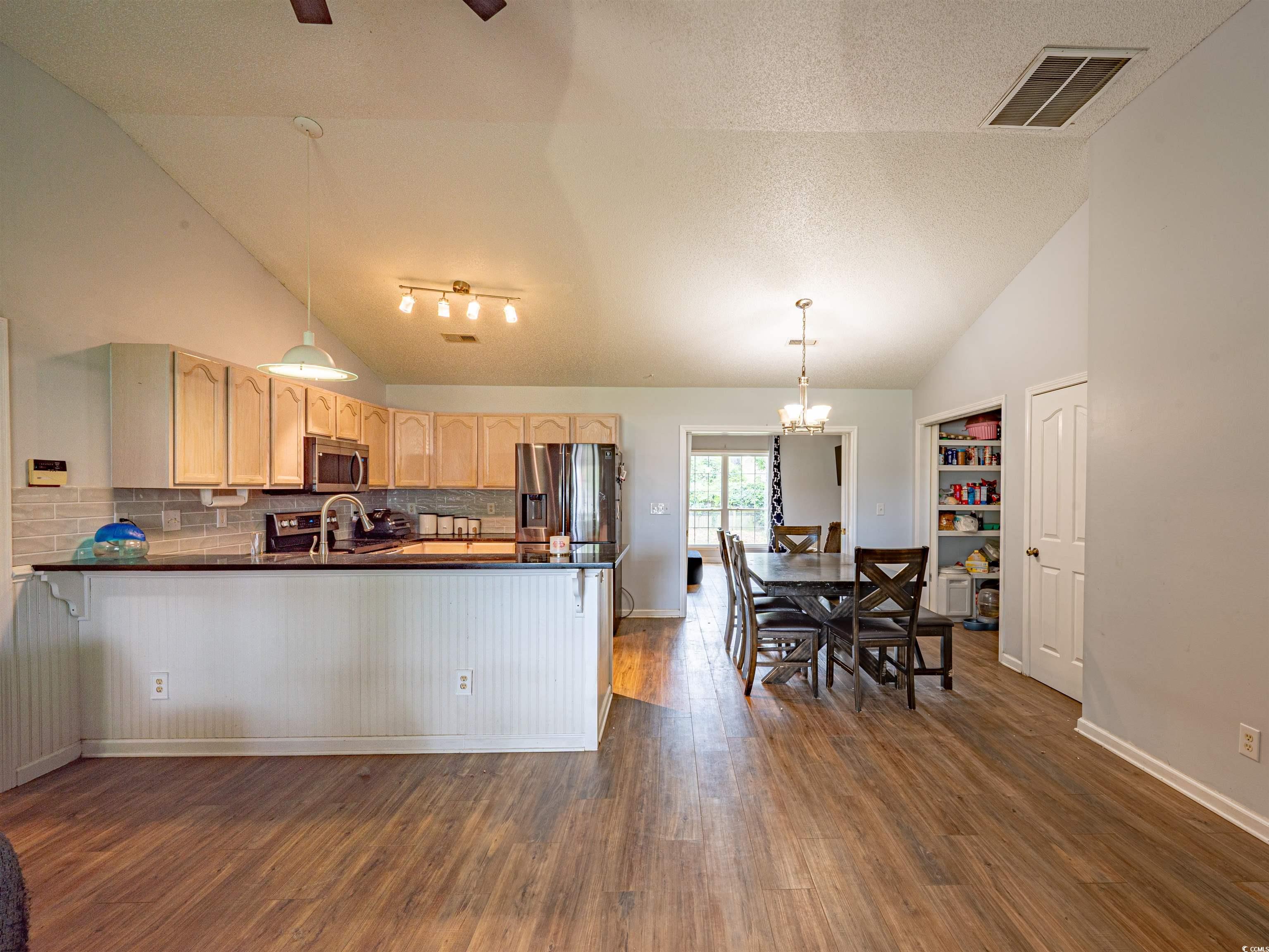 6936 Woodhaven Dr.