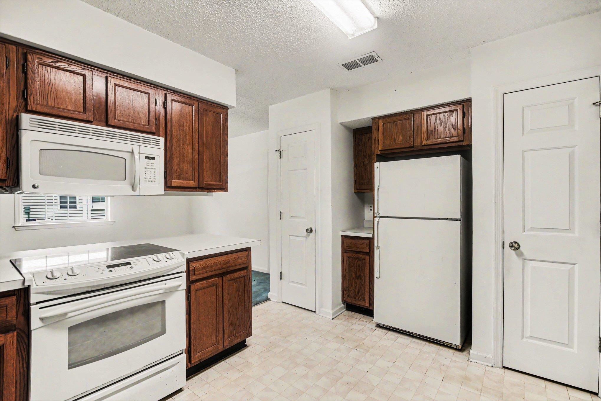 1105 Ganton Way