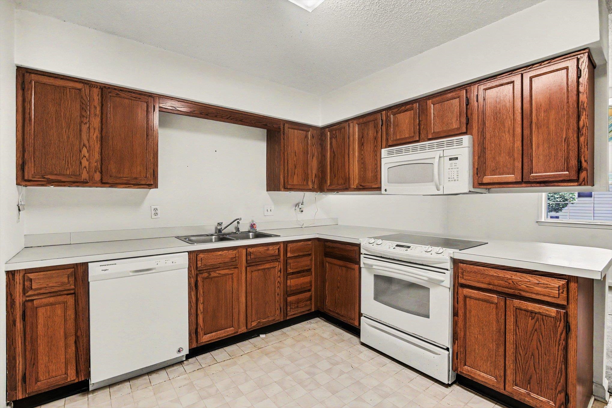 1105 Ganton Way