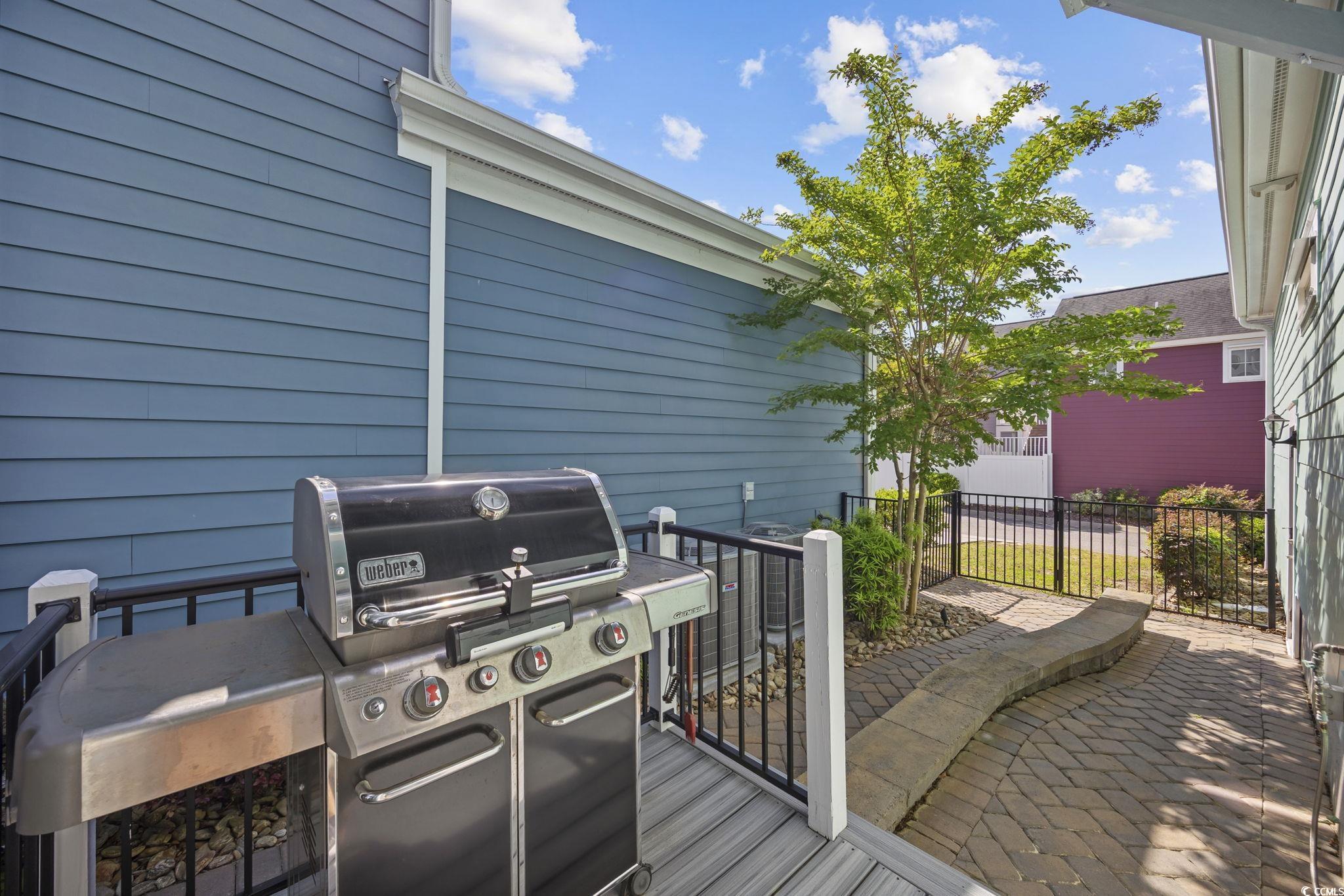 3381 Pampas Dr.