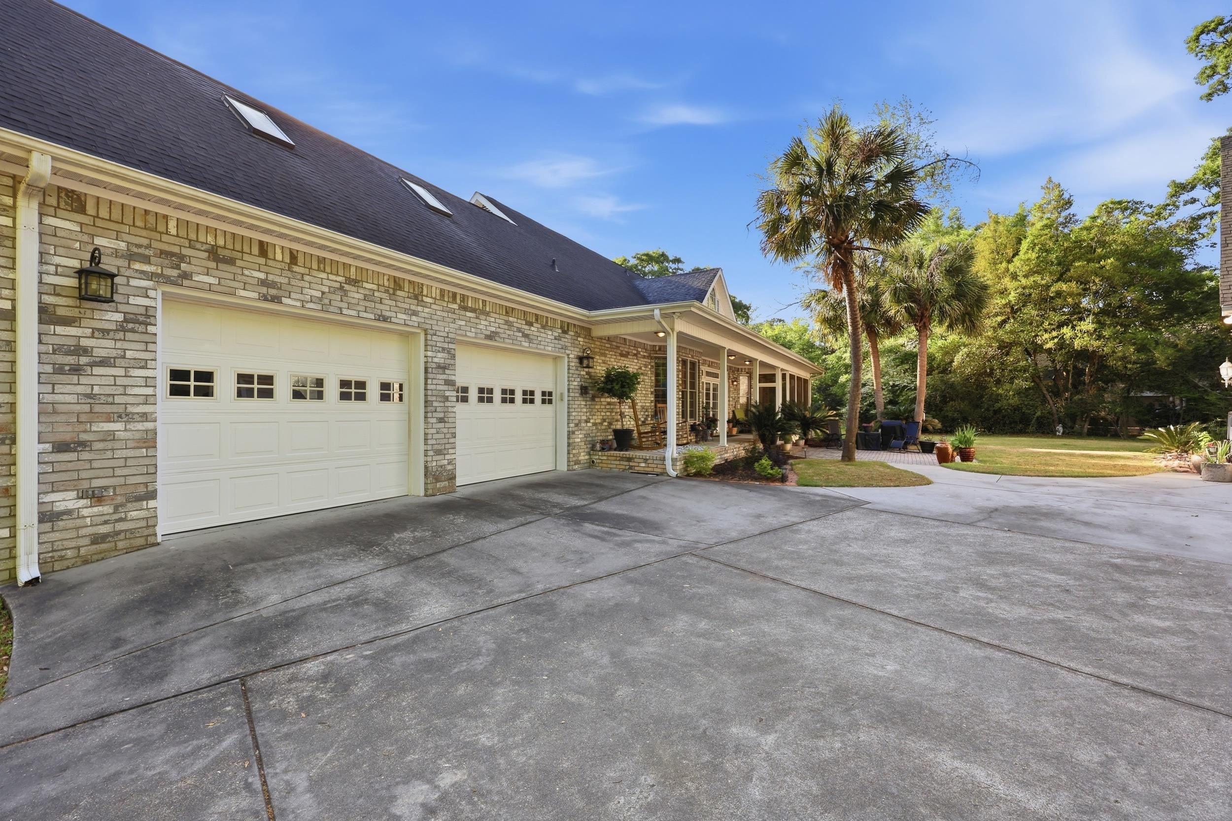 3379 Shadow Moss Ln.