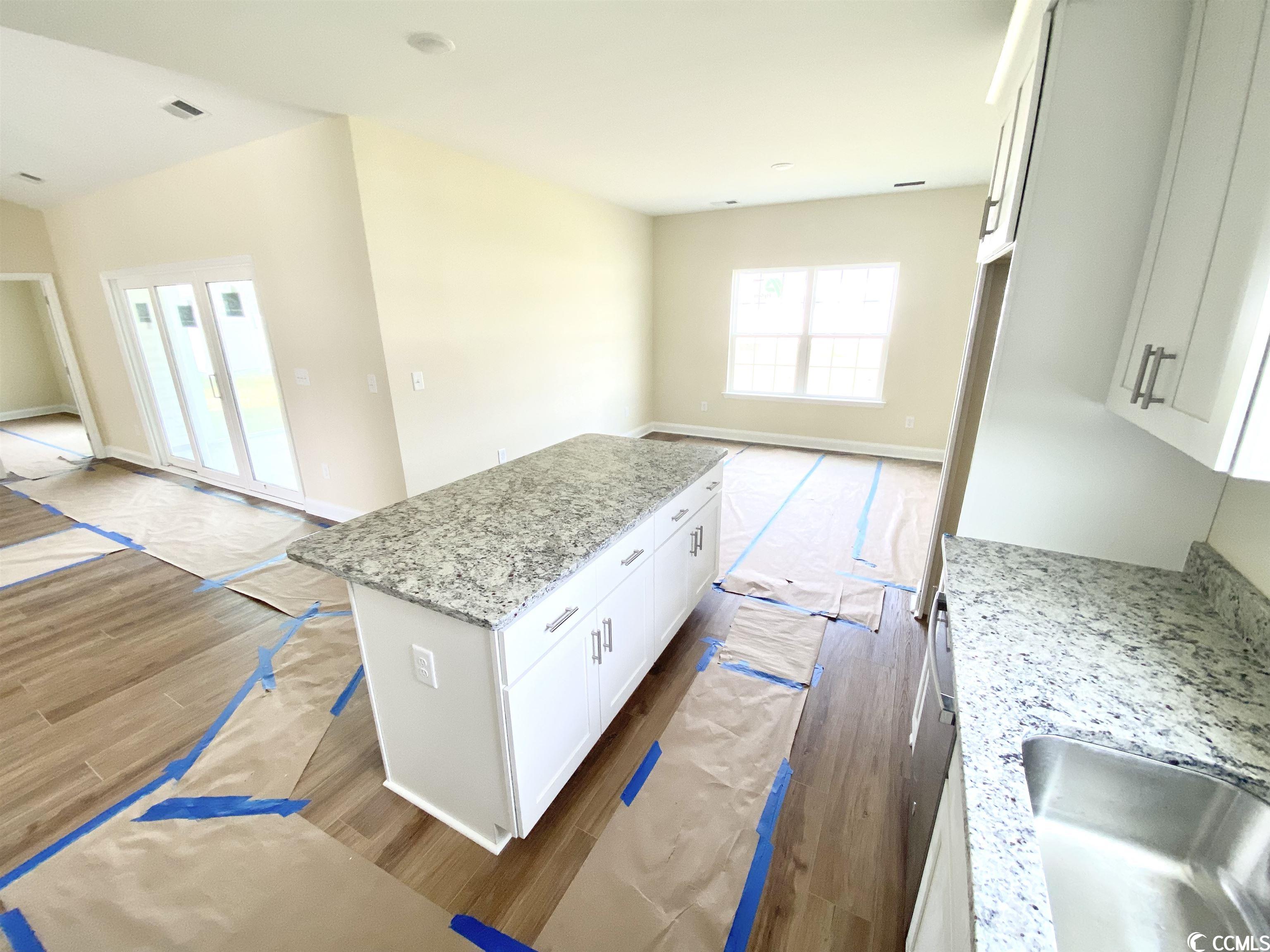 Photo 5 of 19 of 2101 Deerfield Ave. house