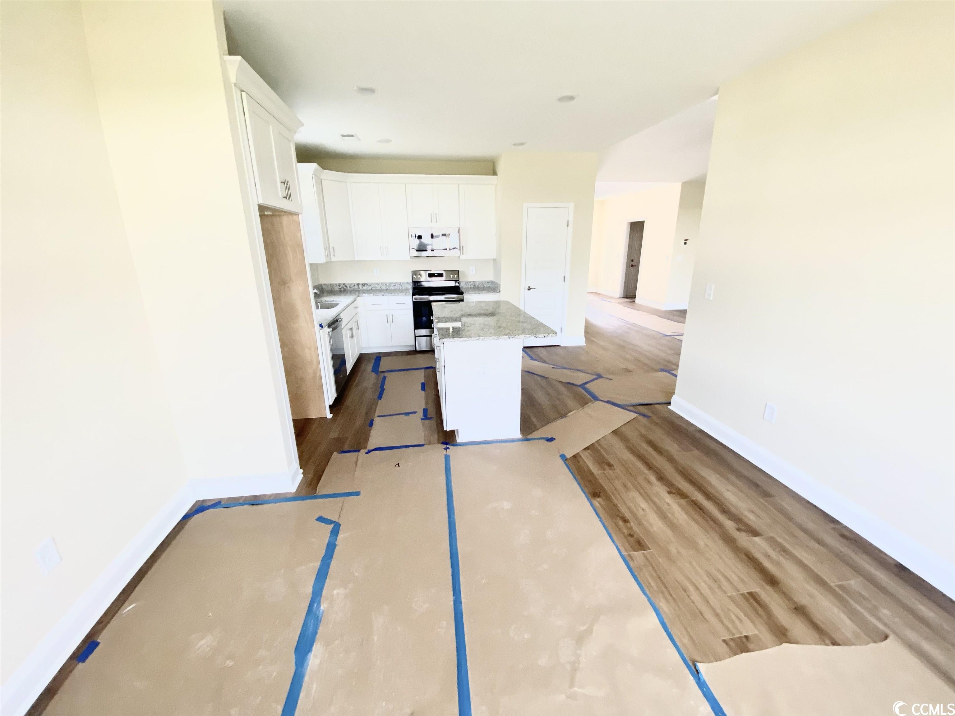 Photo 4 of 19 of 2101 Deerfield Ave. house