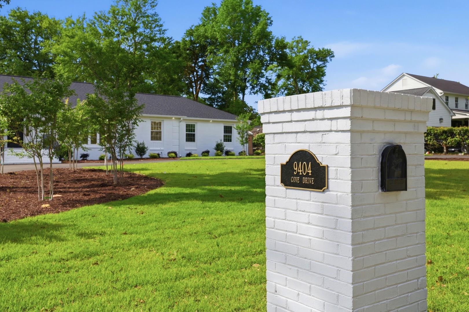 9404 Cove Dr.