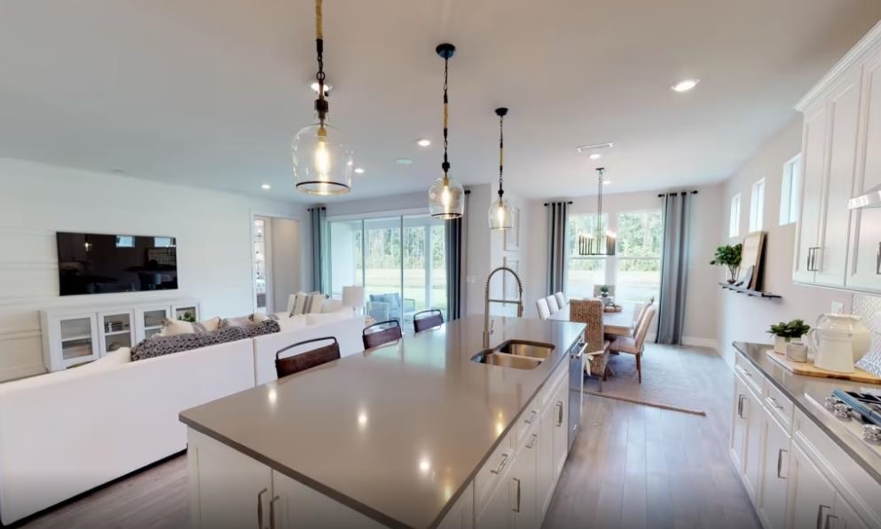 1513 Crested Iris Way