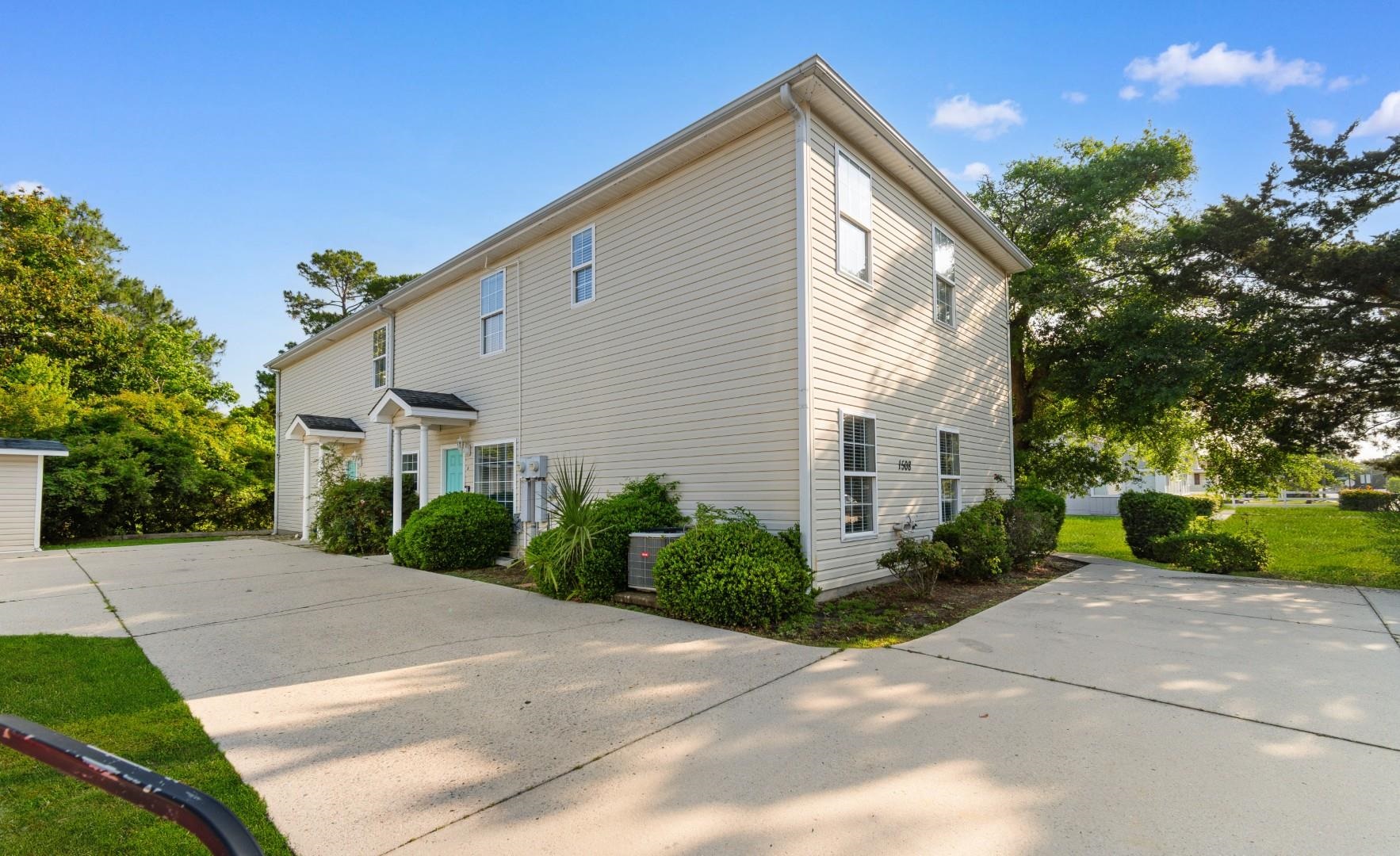 1508 Hillside Dr. S