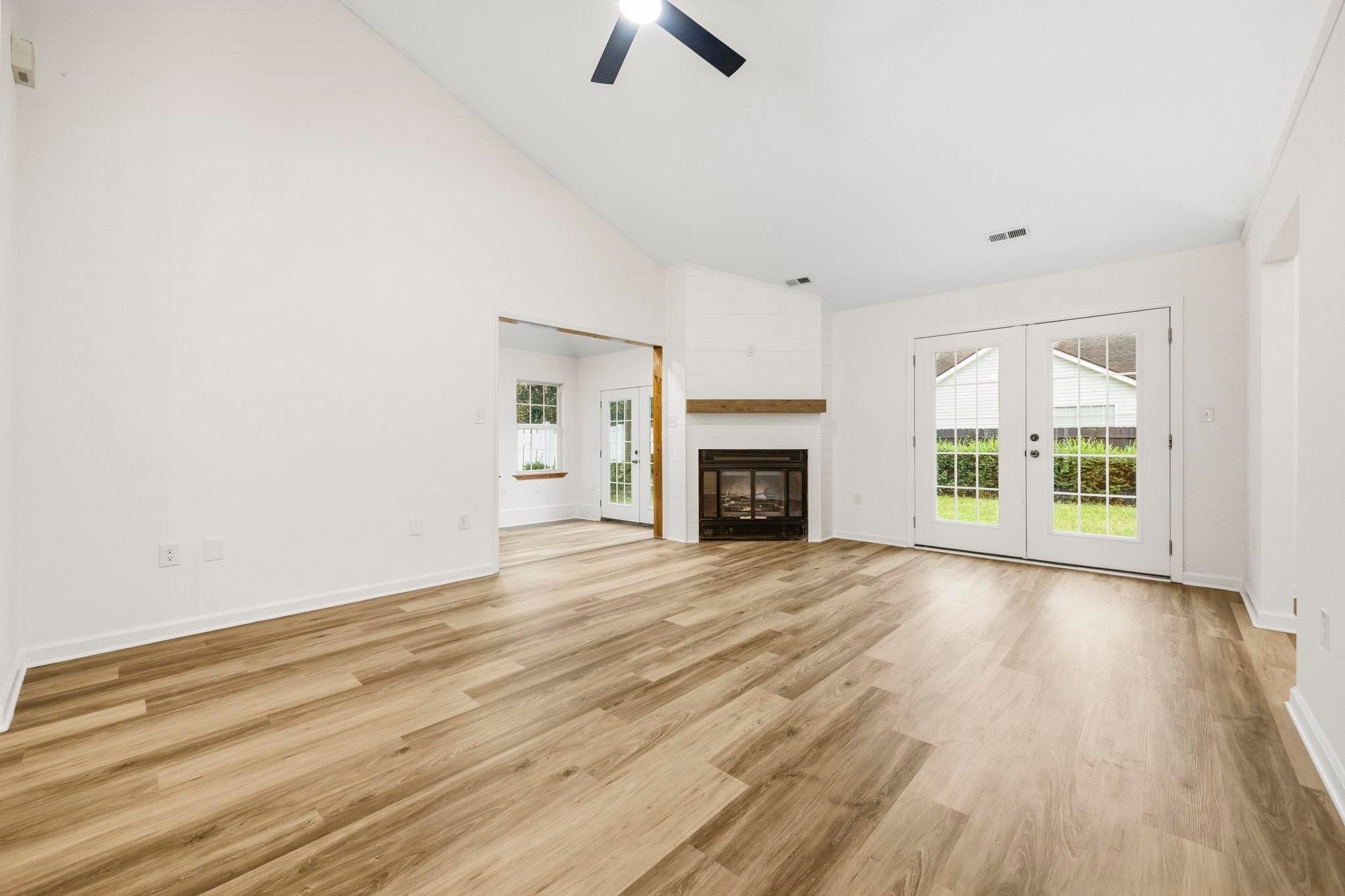 3923 Lochview Dr.