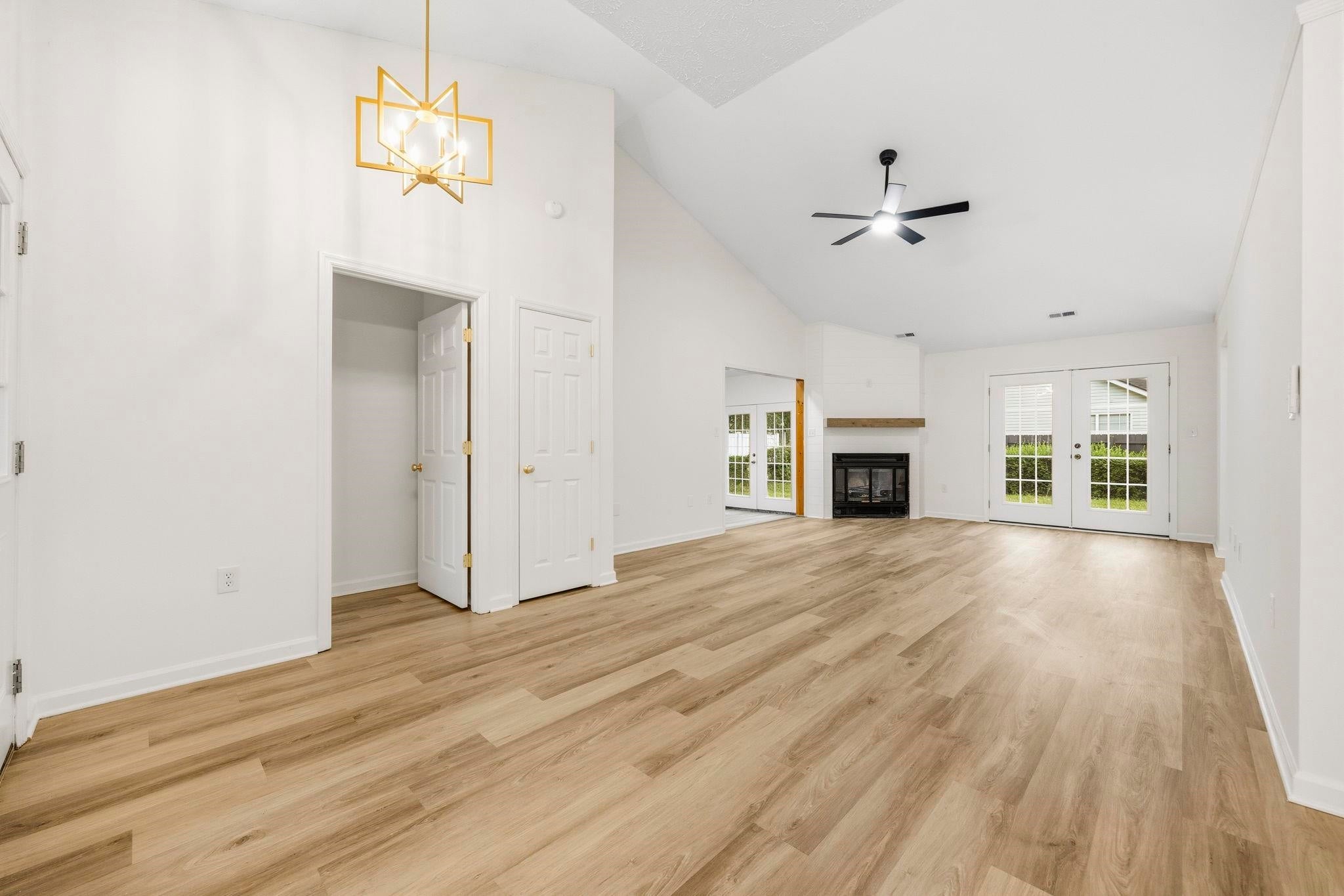 3923 Lochview Dr.
