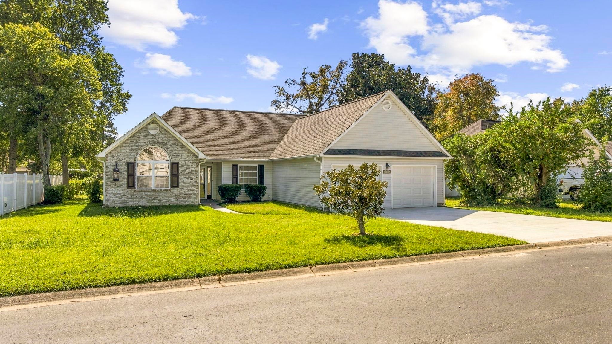 3923 Lochview Dr.