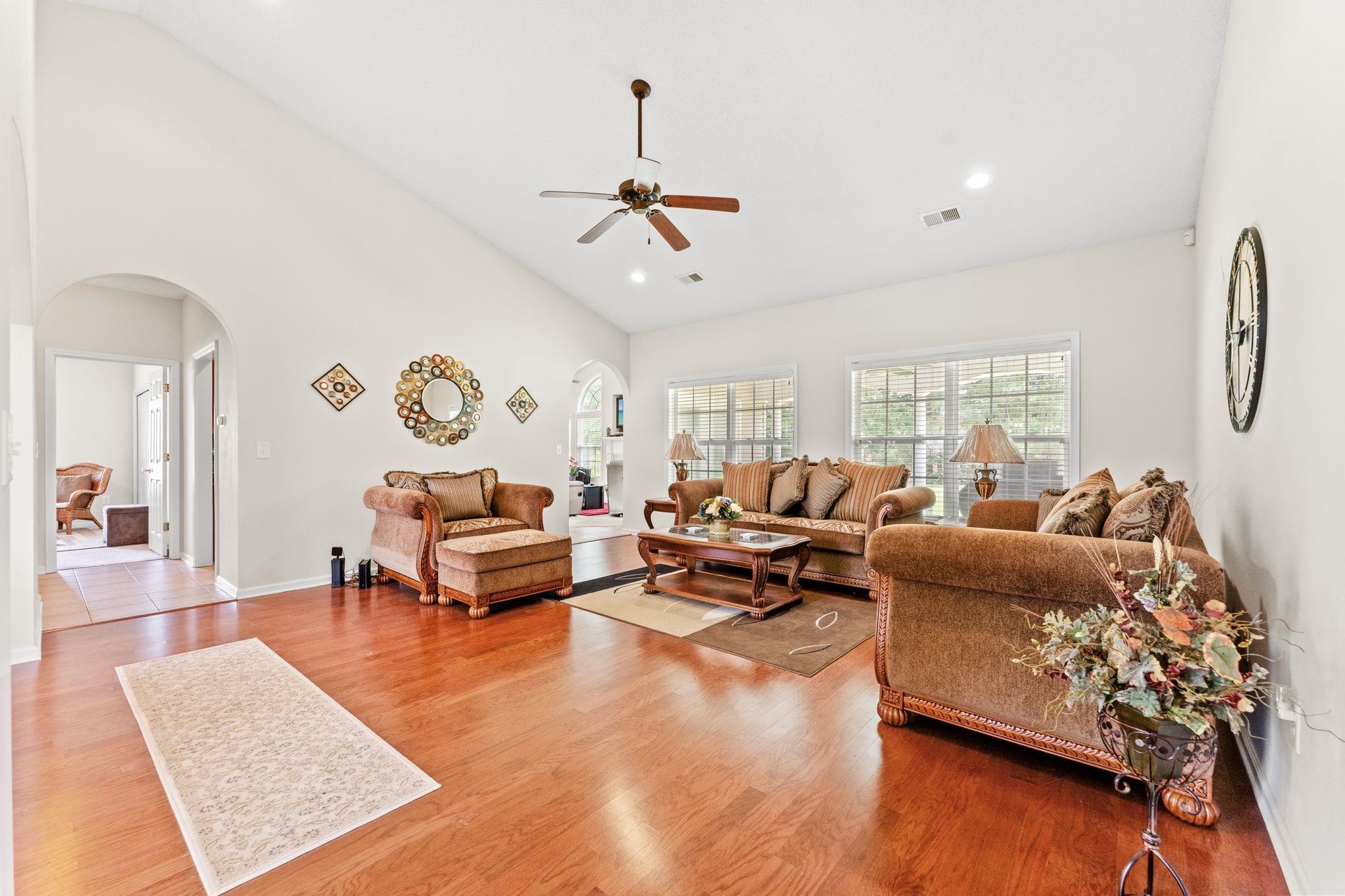 133 Maiden Ln.