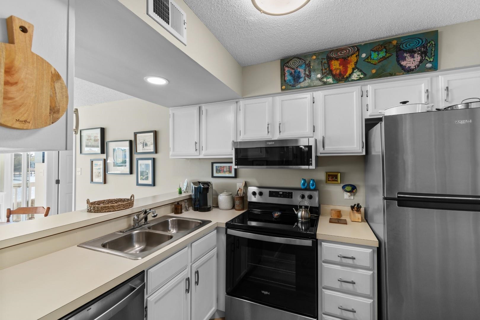 4560 Greenbriar Dr. 302