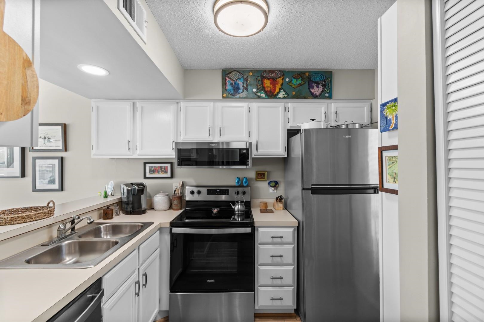 4560 Greenbriar Dr. 302