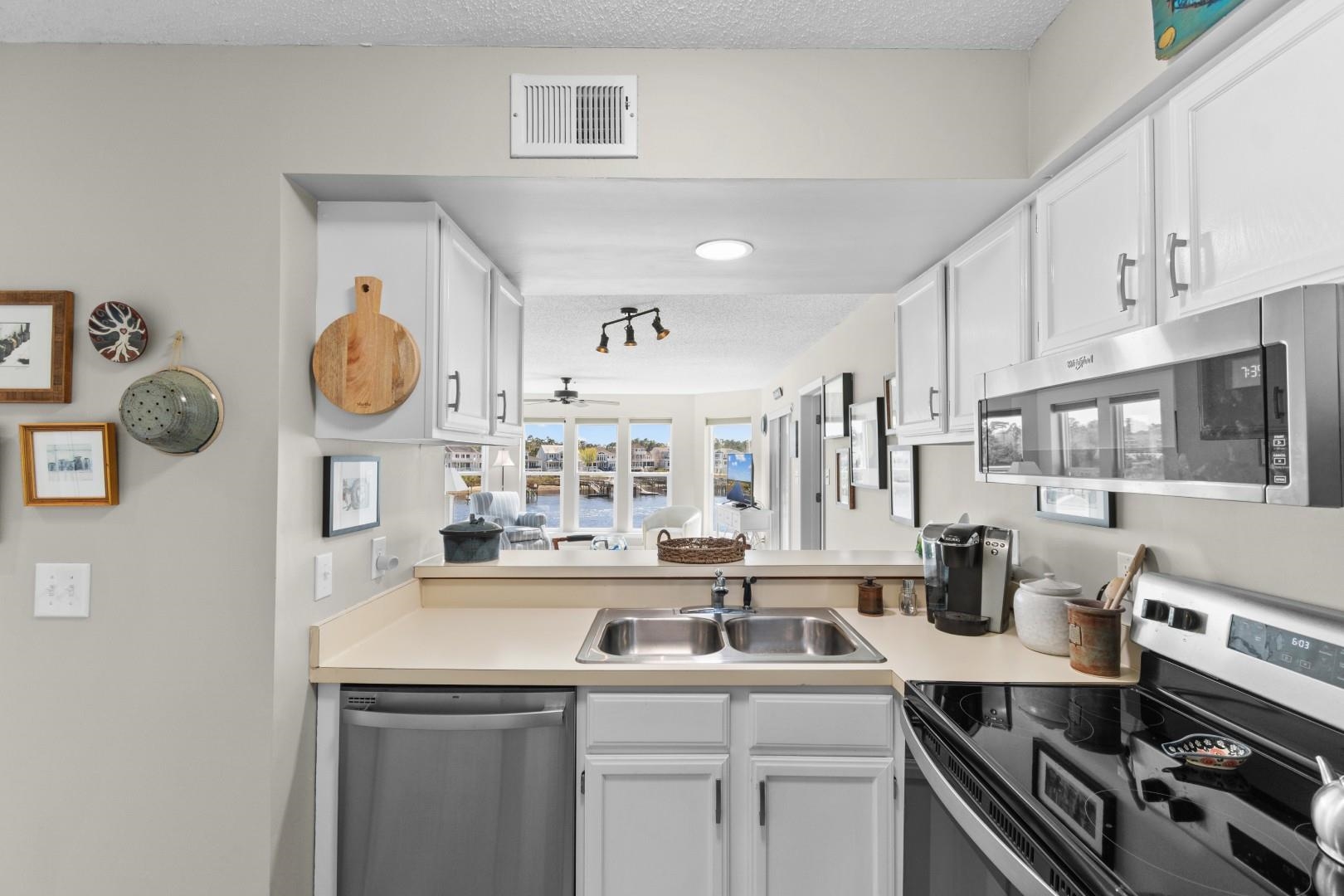 4560 Greenbriar Dr. 302