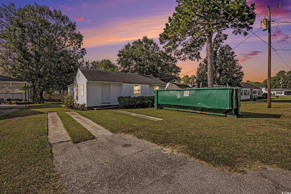 Photo of 307 E Lloyd St, Mullins, SC 29574 (MLS # 2523770)