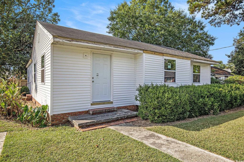 Photo of 307 E Lloyd St, Mullins, SC 29574 (MLS # 2523770)