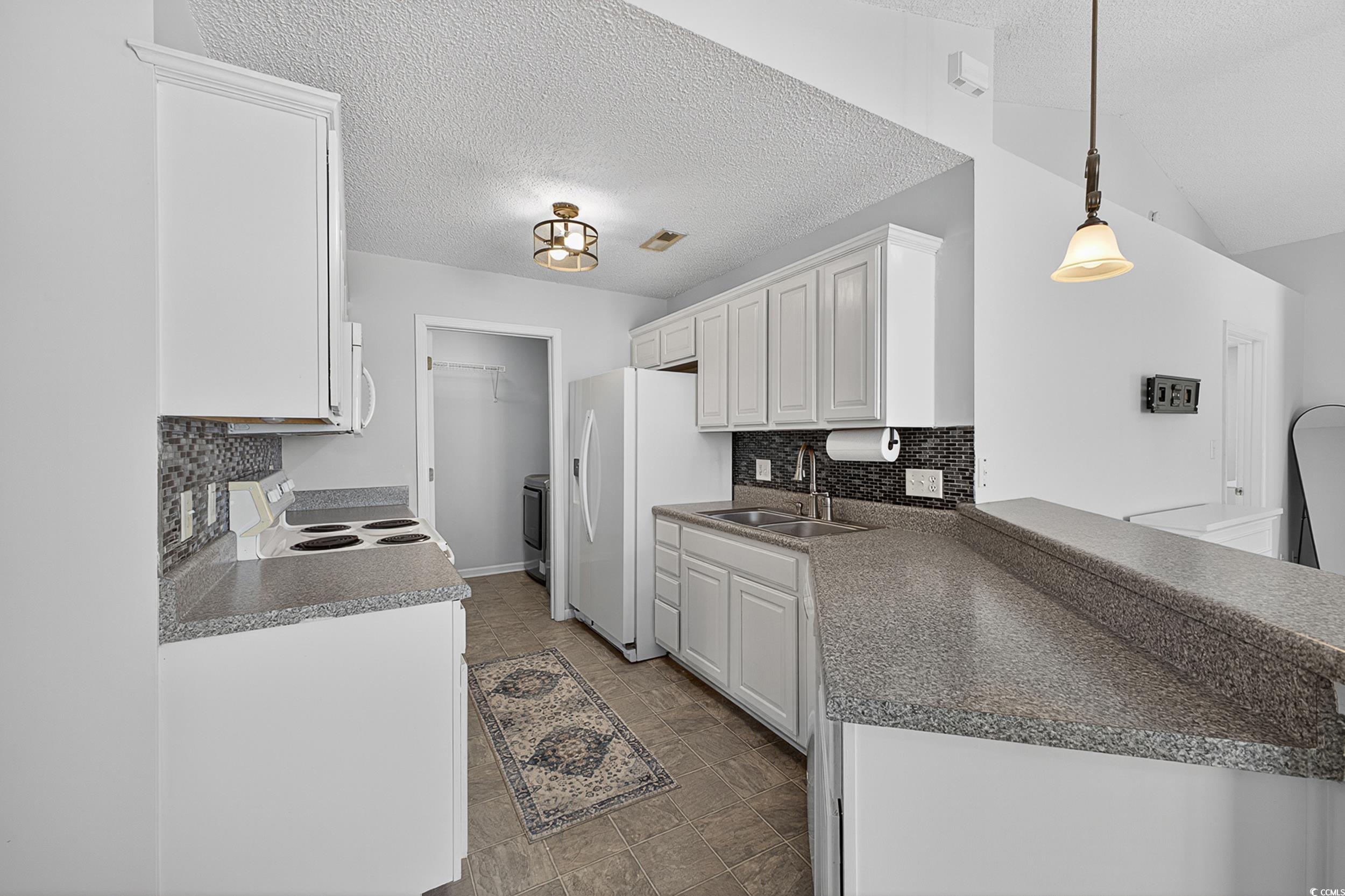 170 Country Manor Dr. B