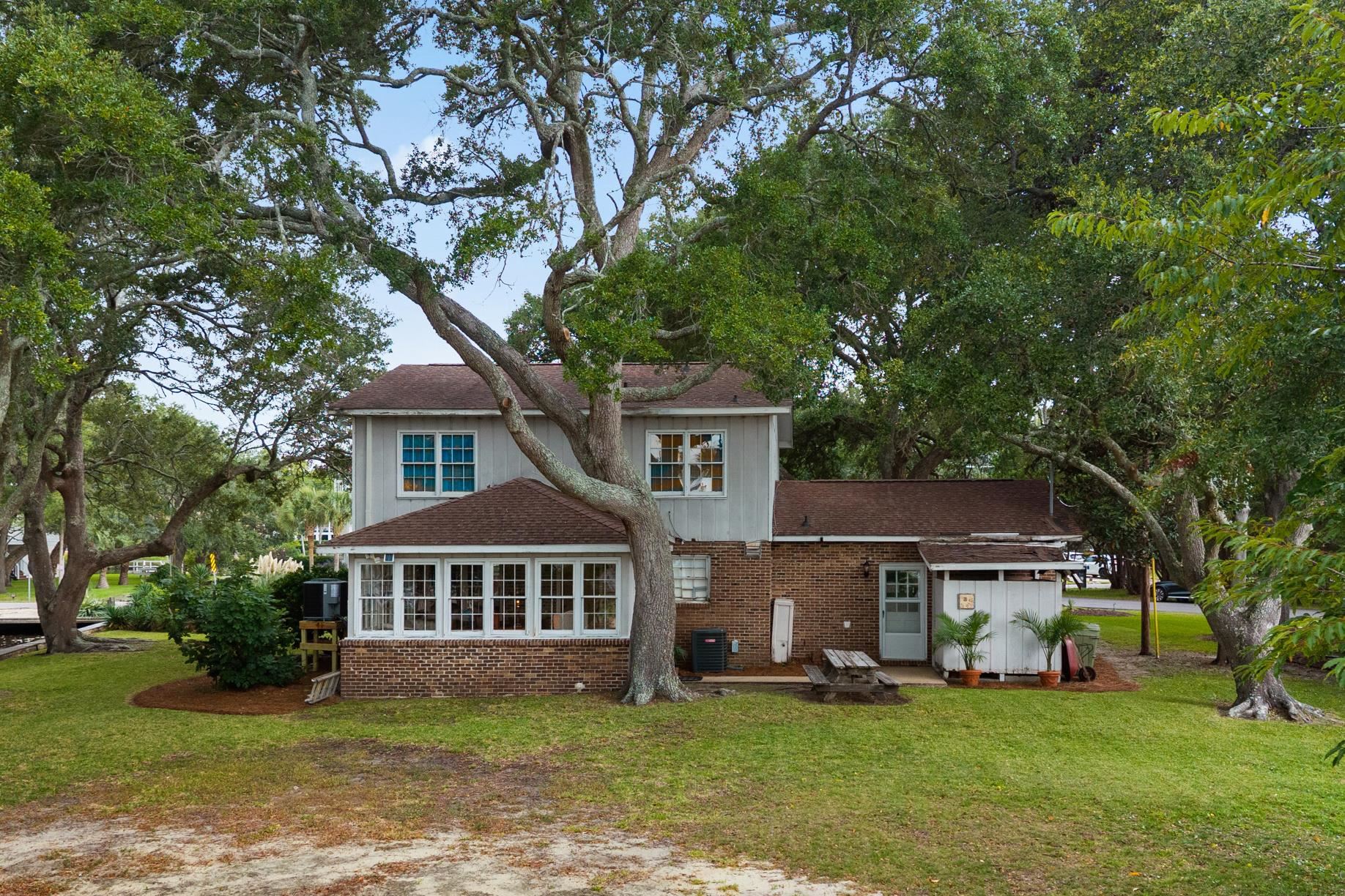 313 N Oak Dr.