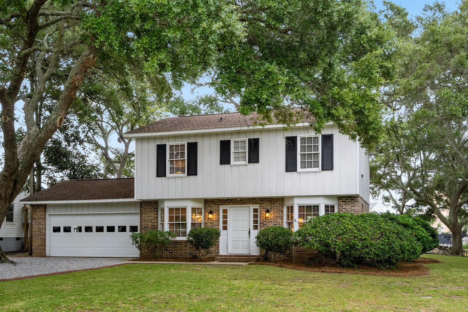 313 N Oak Dr.