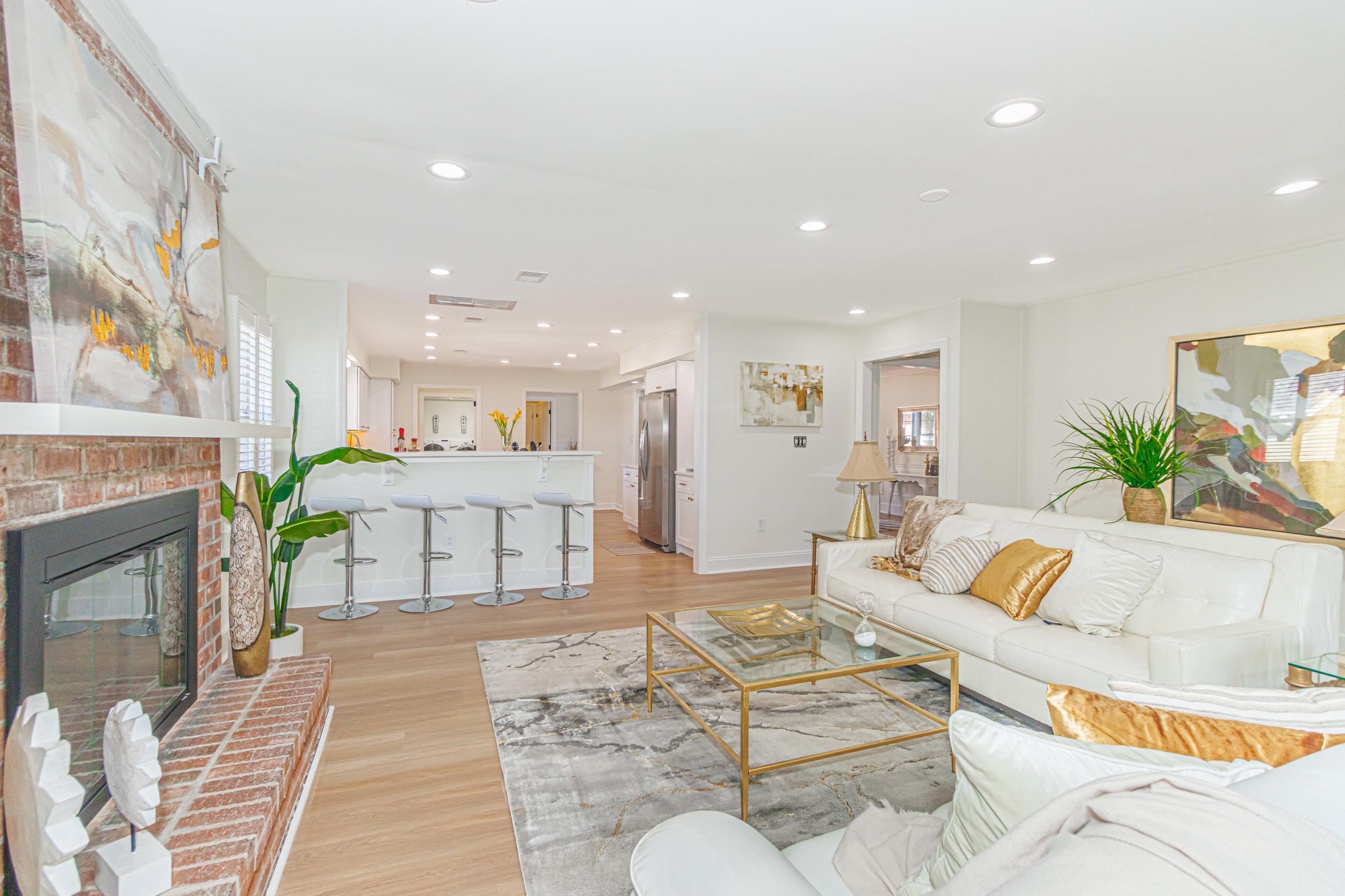 1430 Bay Tree Ln.