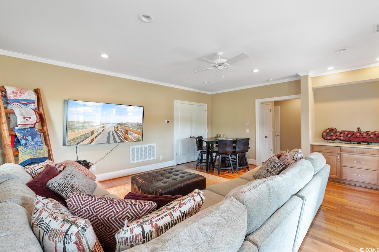 234 Avenue of the Palms