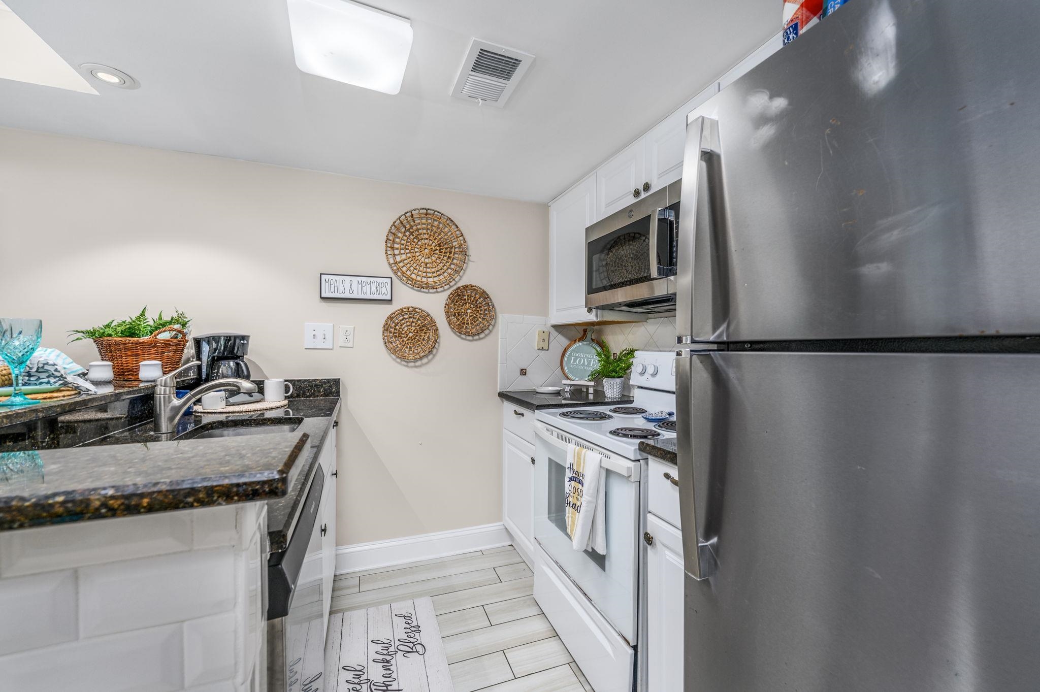 6100 Ocean Blvd. N 906