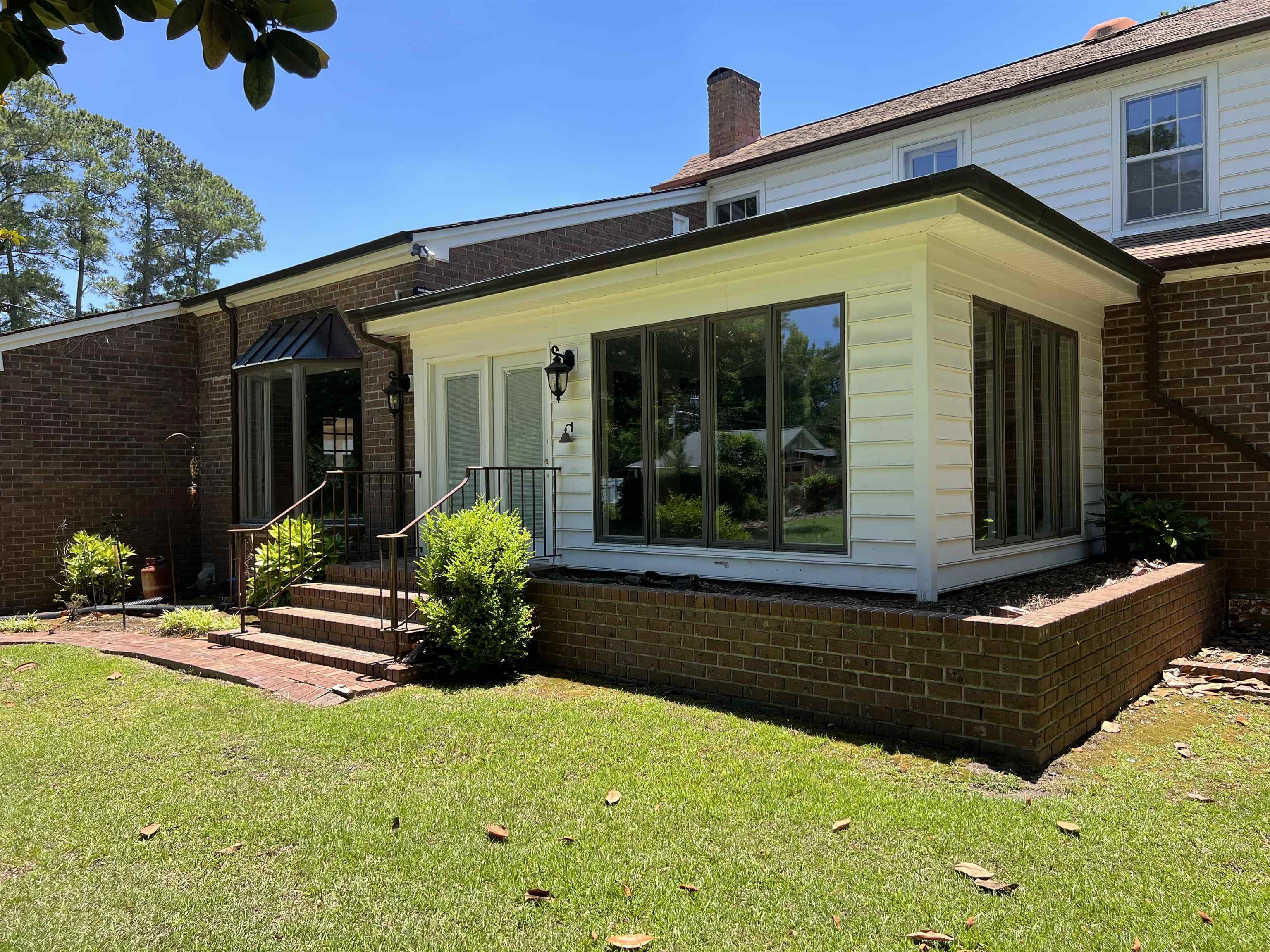 5619 Main St.
