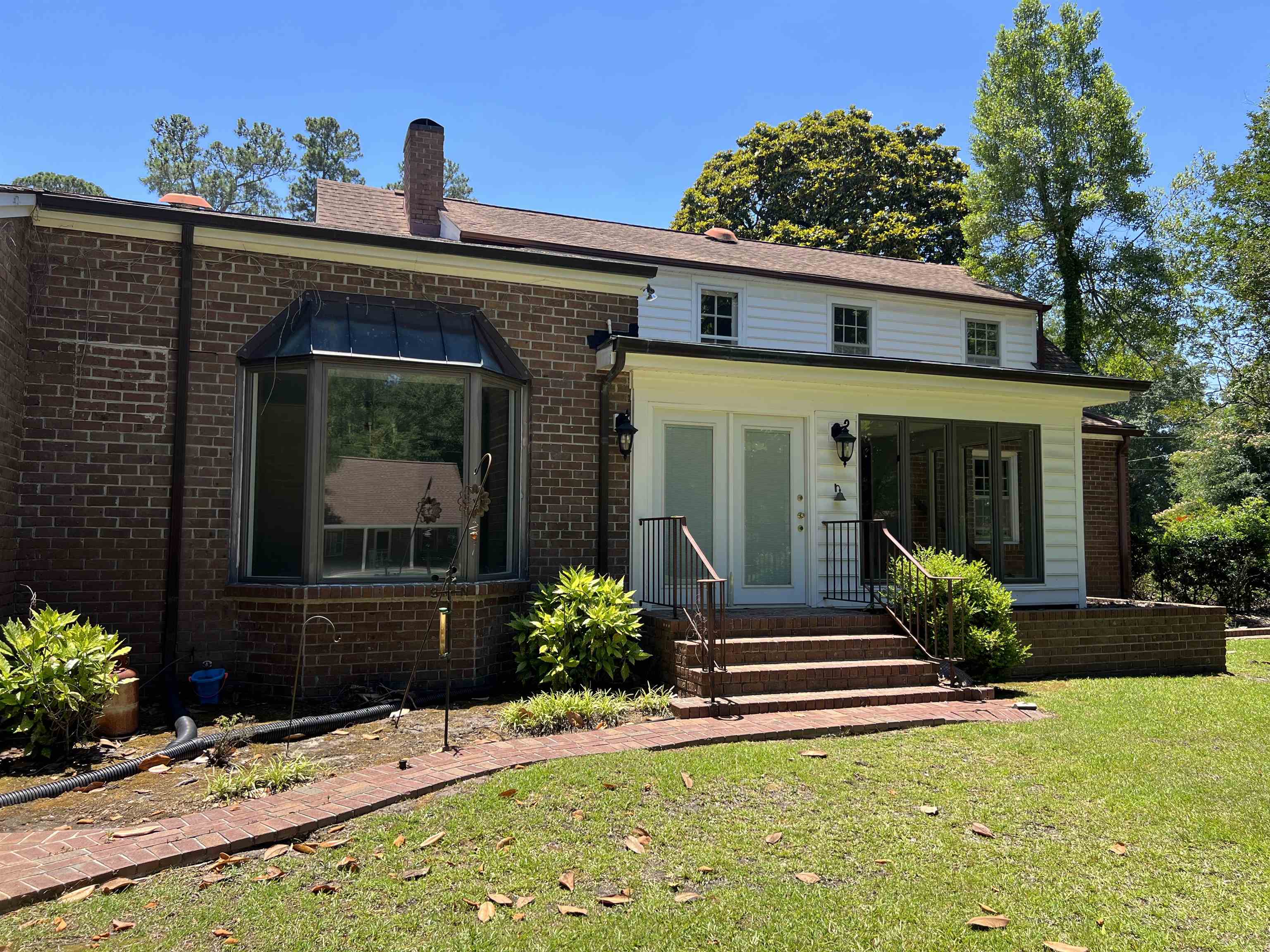 5619 Main St.