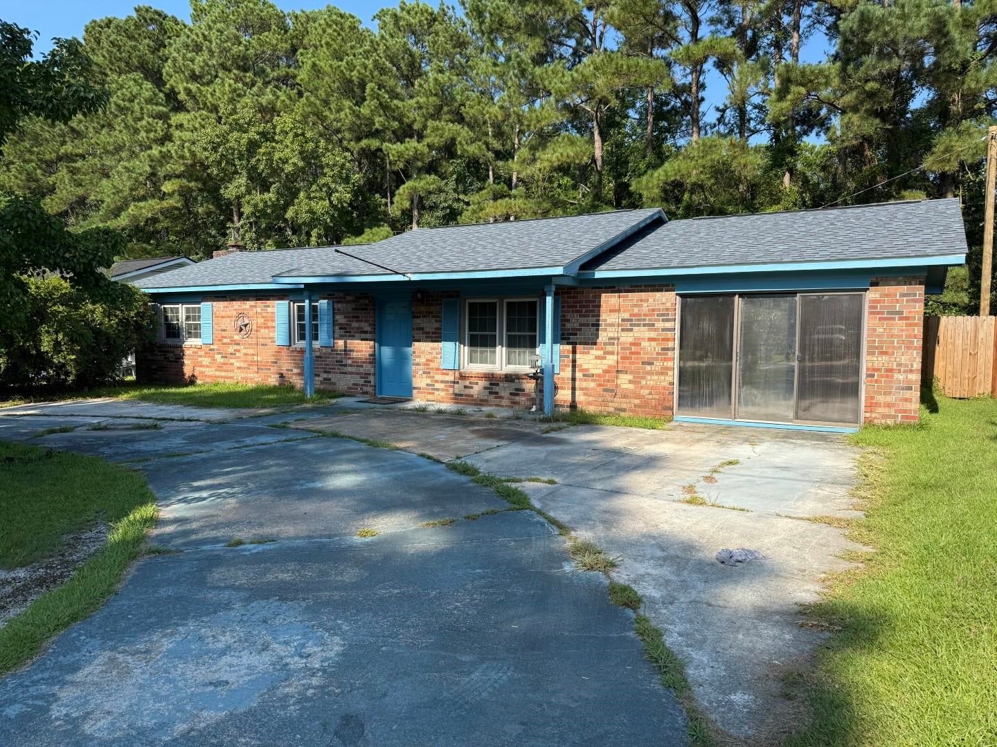 5718 Dogwood Circle