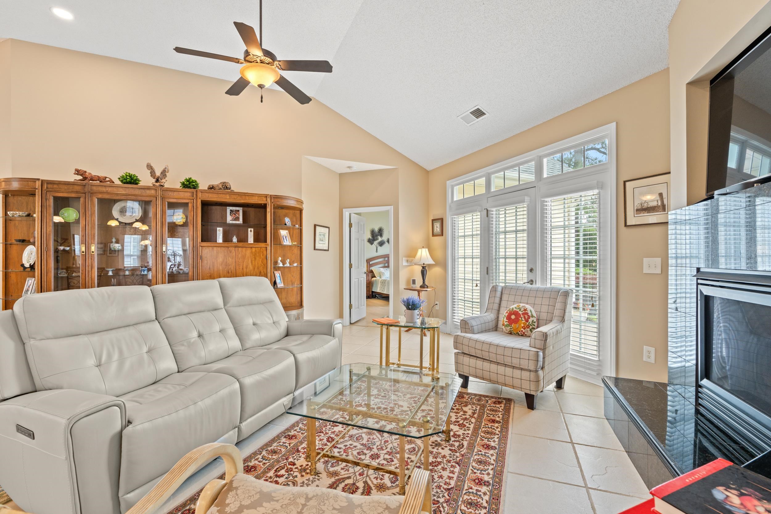 207 Wedgefield Dr.
