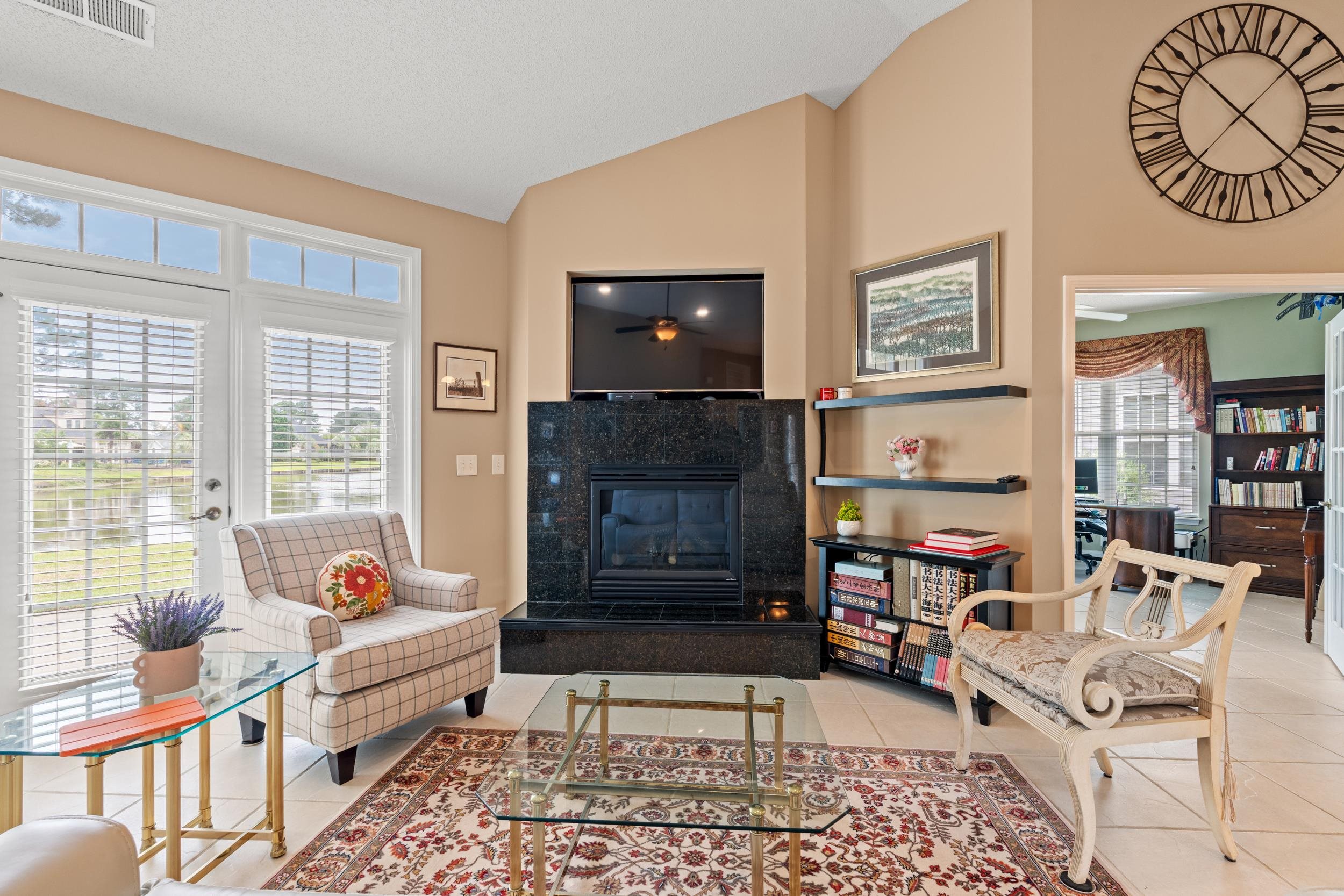 207 Wedgefield Dr.