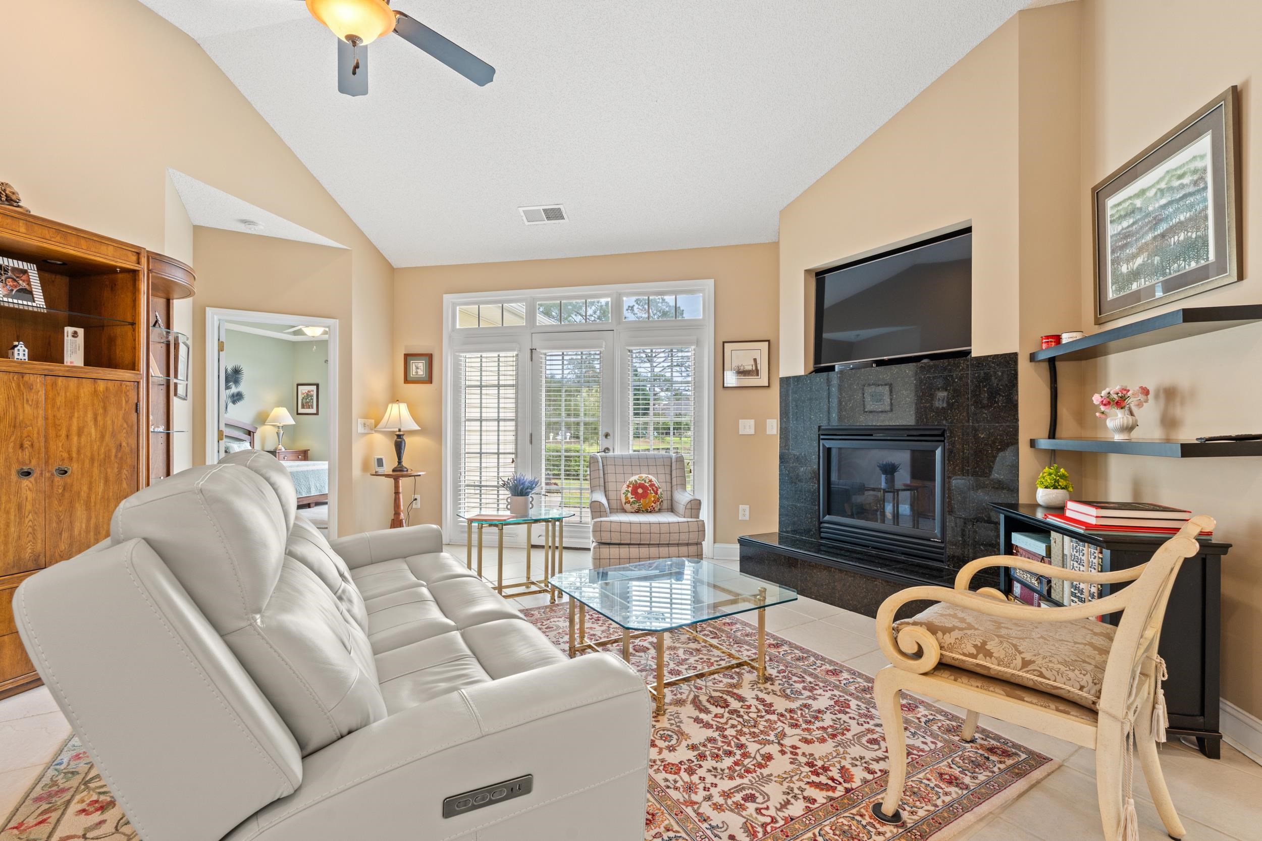 207 Wedgefield Dr.