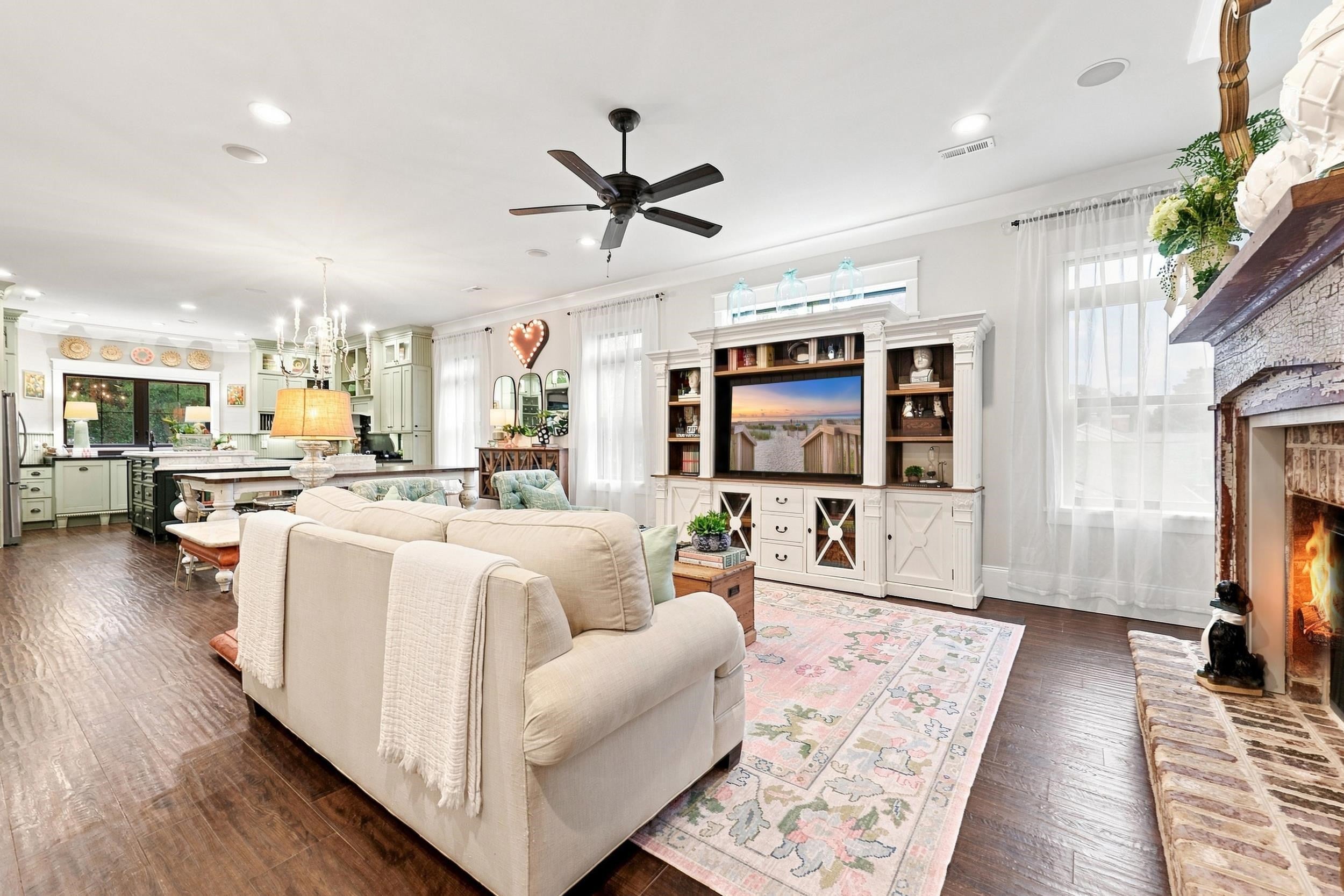 5627 Woodside Ave.