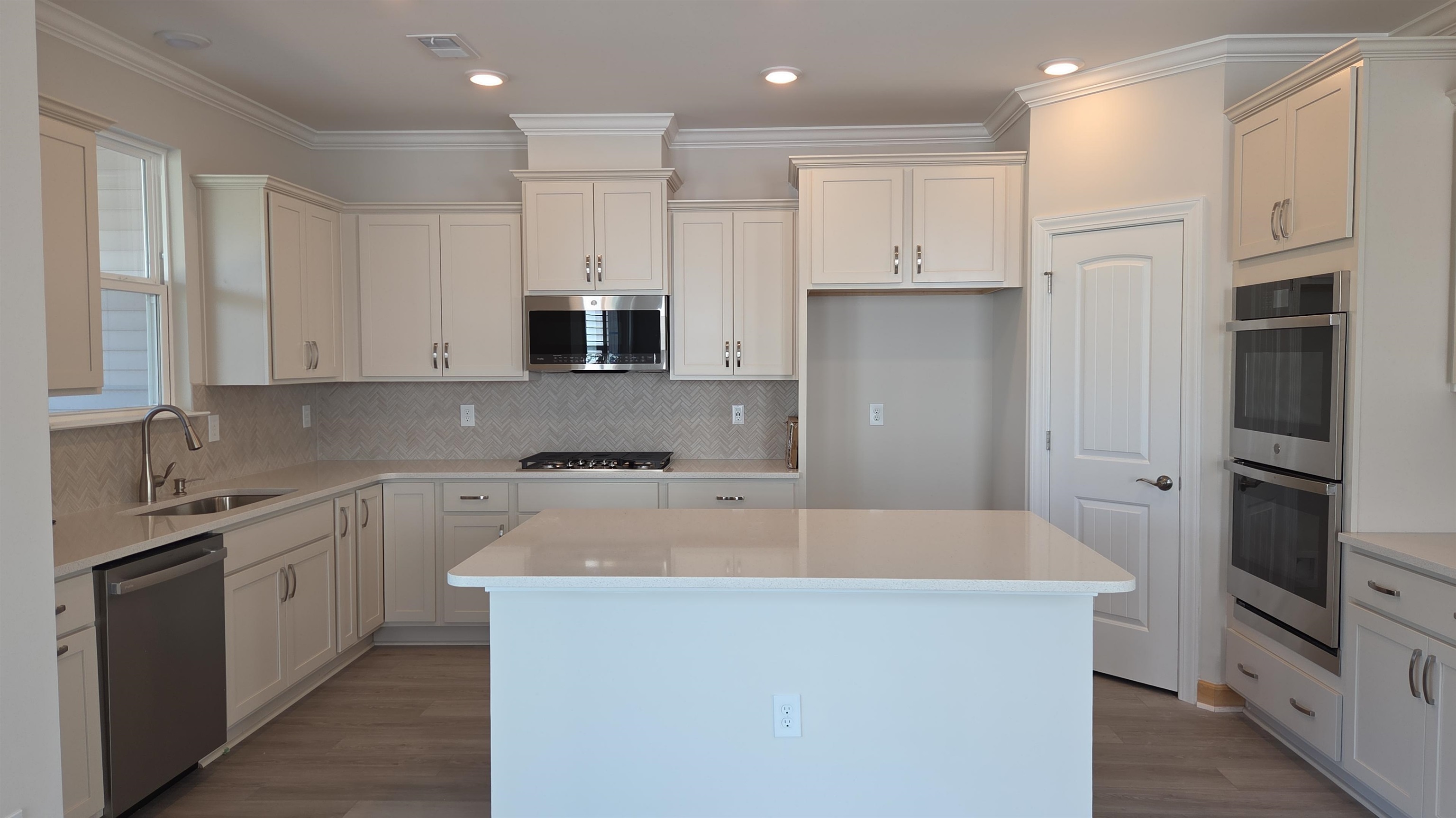 1558 Breakwater Dr.