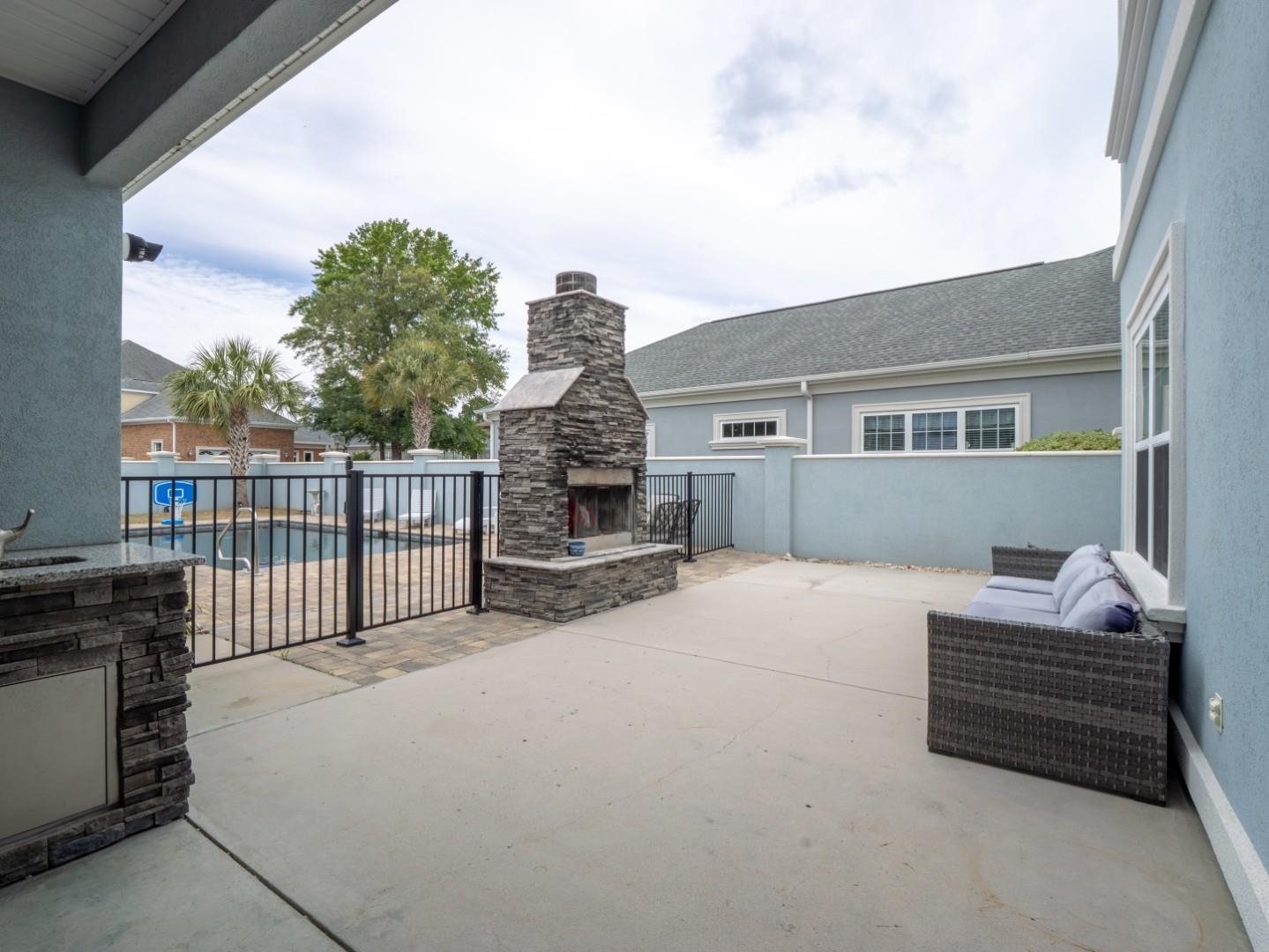 925 Bluffview Dr.