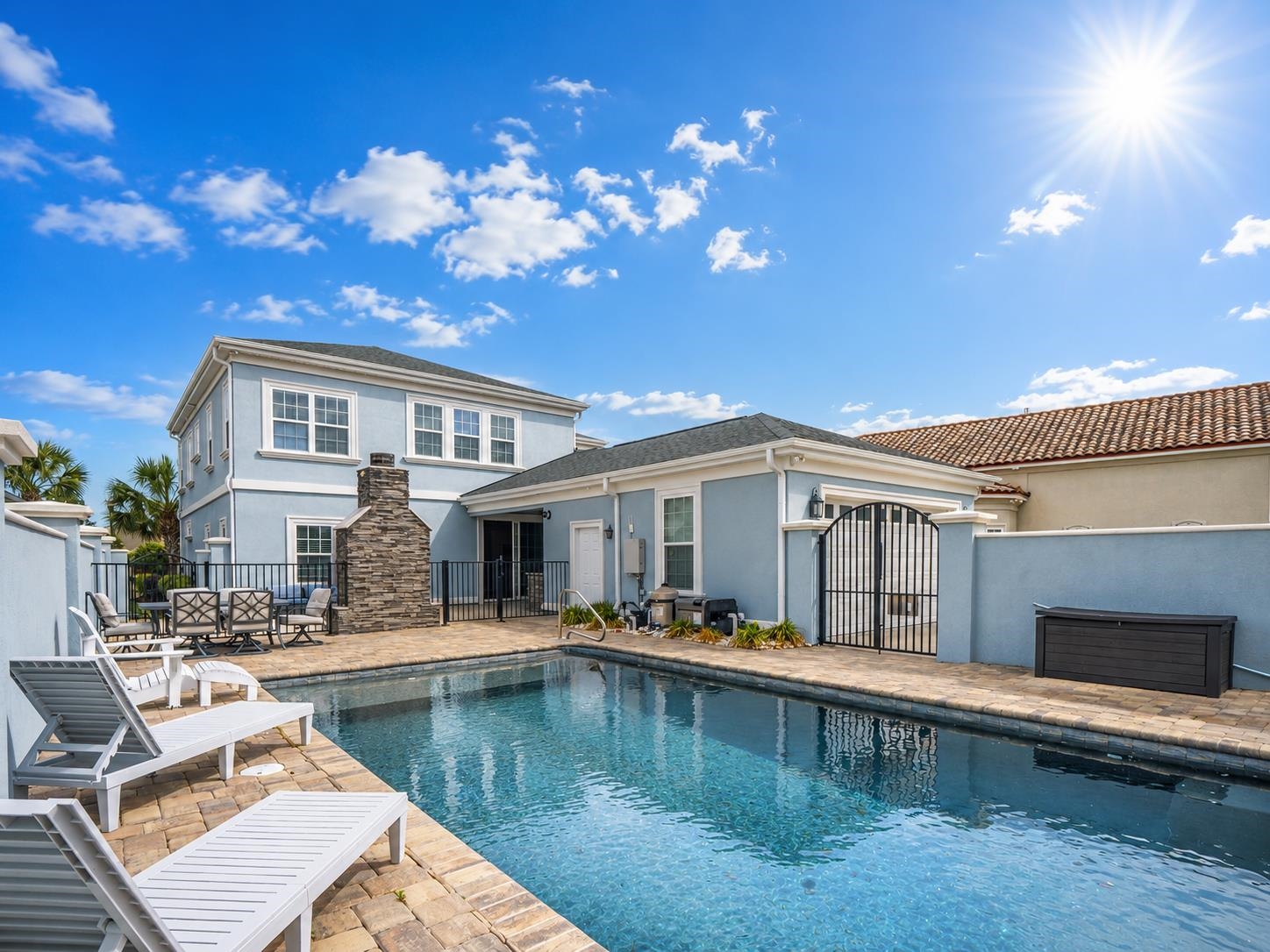 925 Bluffview Dr.