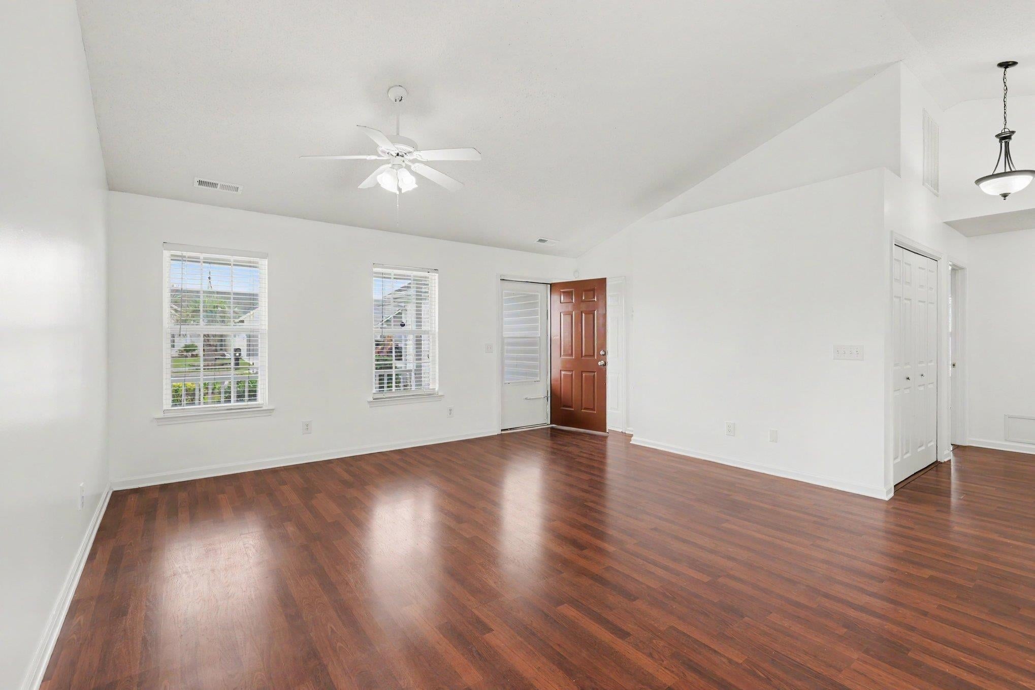 211 Lynco Ln.