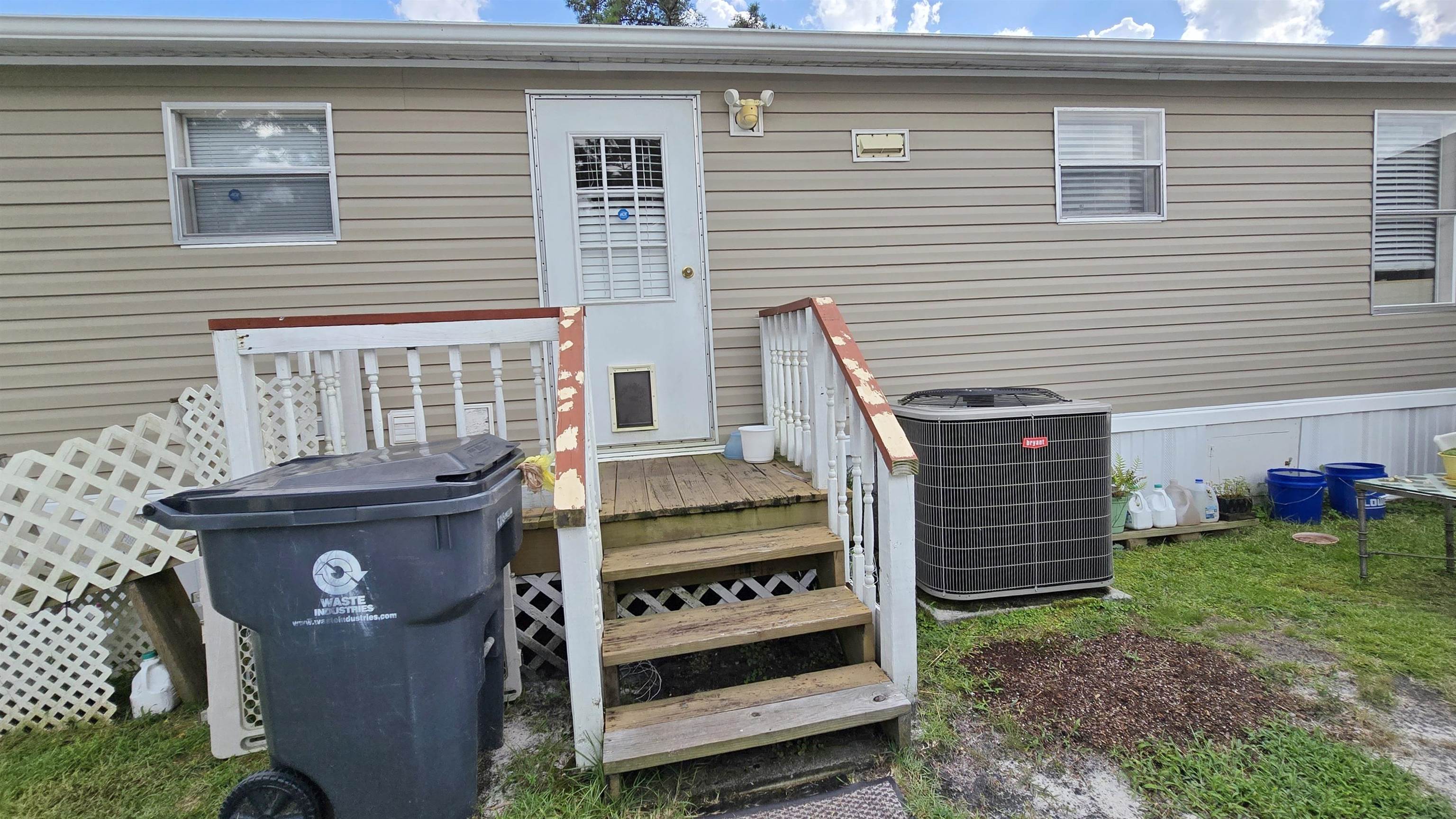 989 Jamestown Rd.