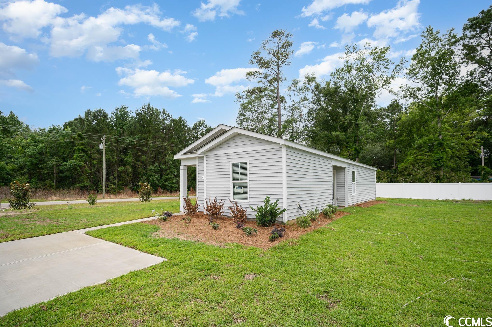 Photo 5 of 26 of 472 Samara Dr. house