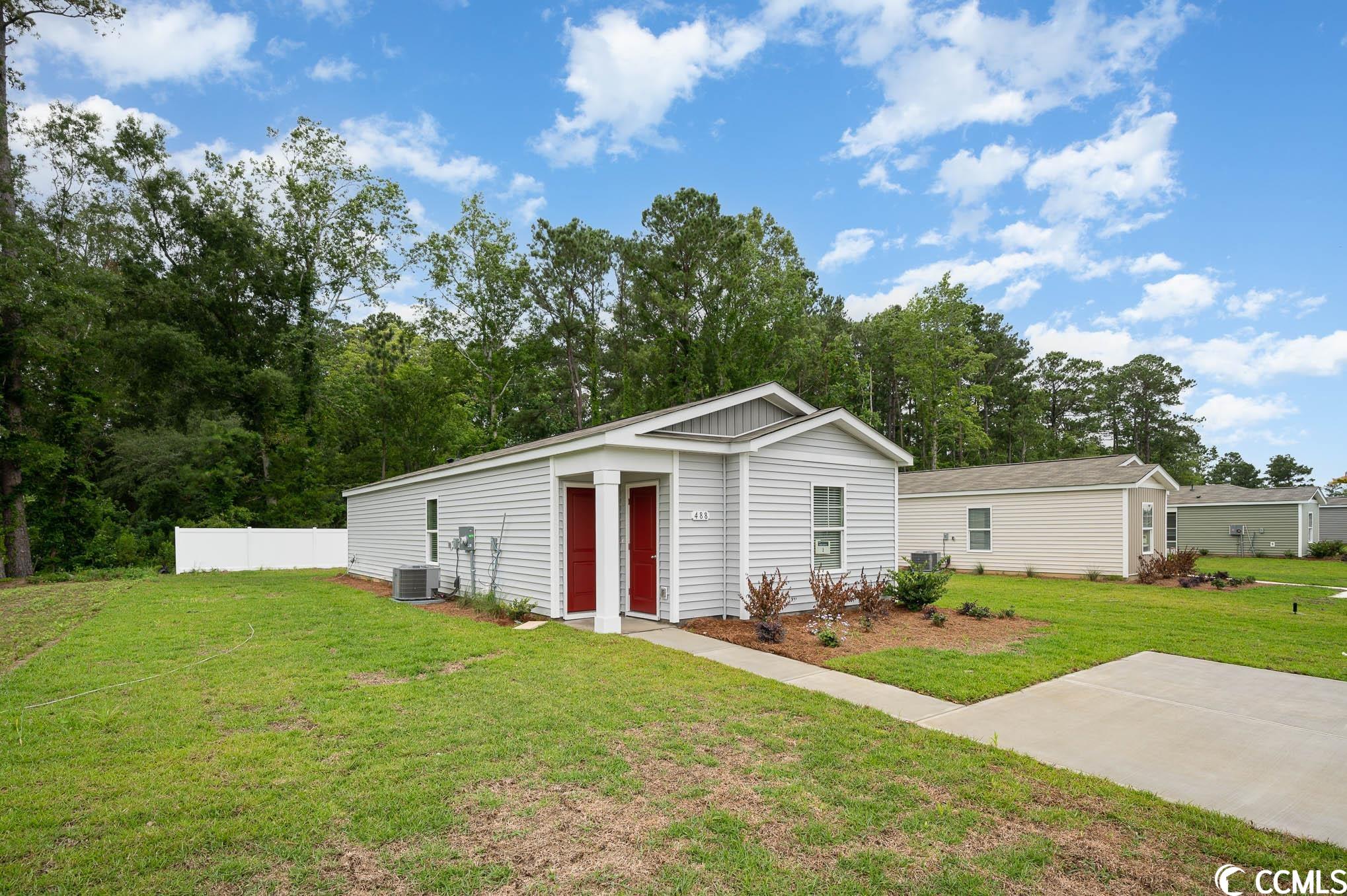 Photo 4 of 26 of 472 Samara Dr. house