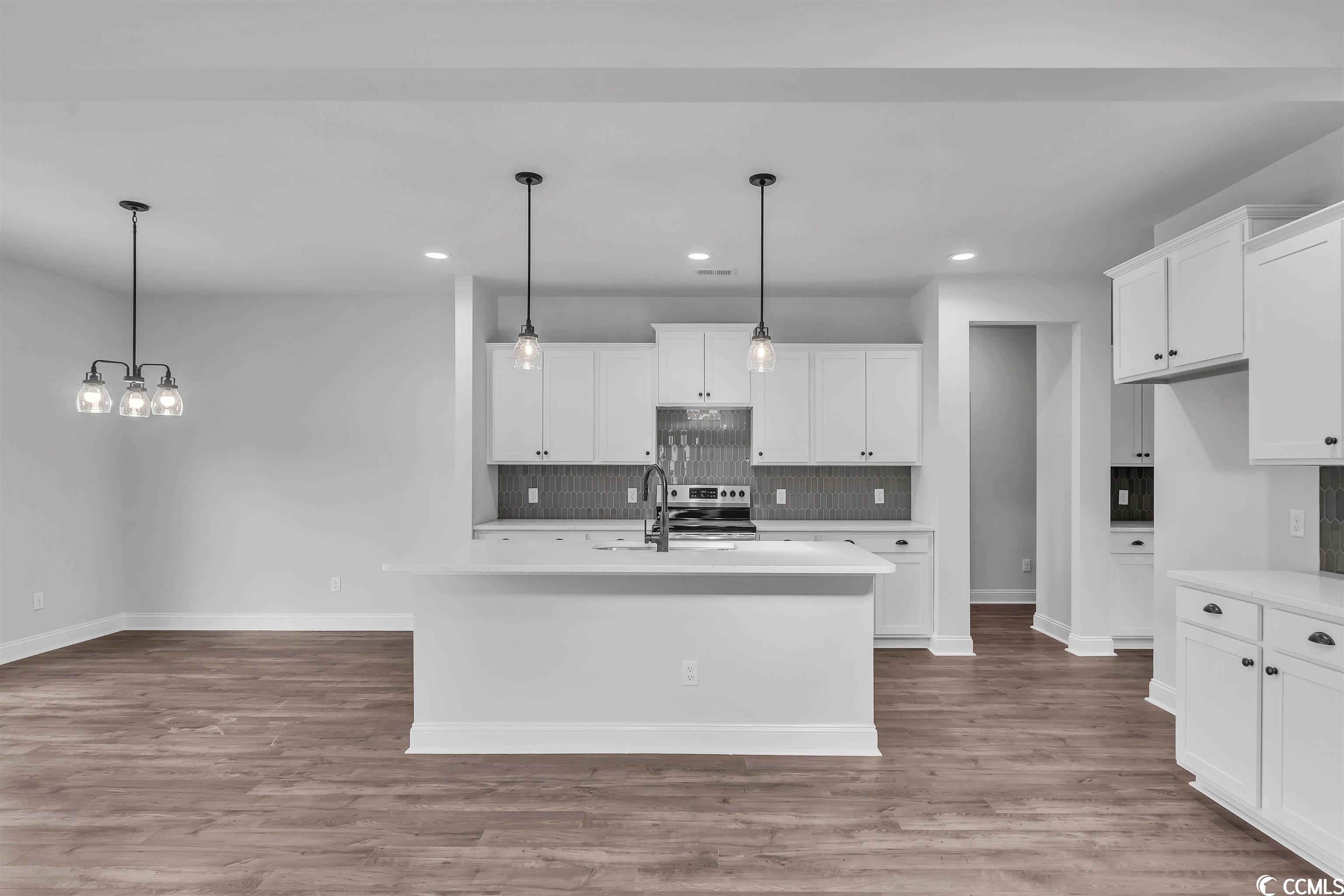Photo 5 of 27 of 602 NW Tullimore Ln. house