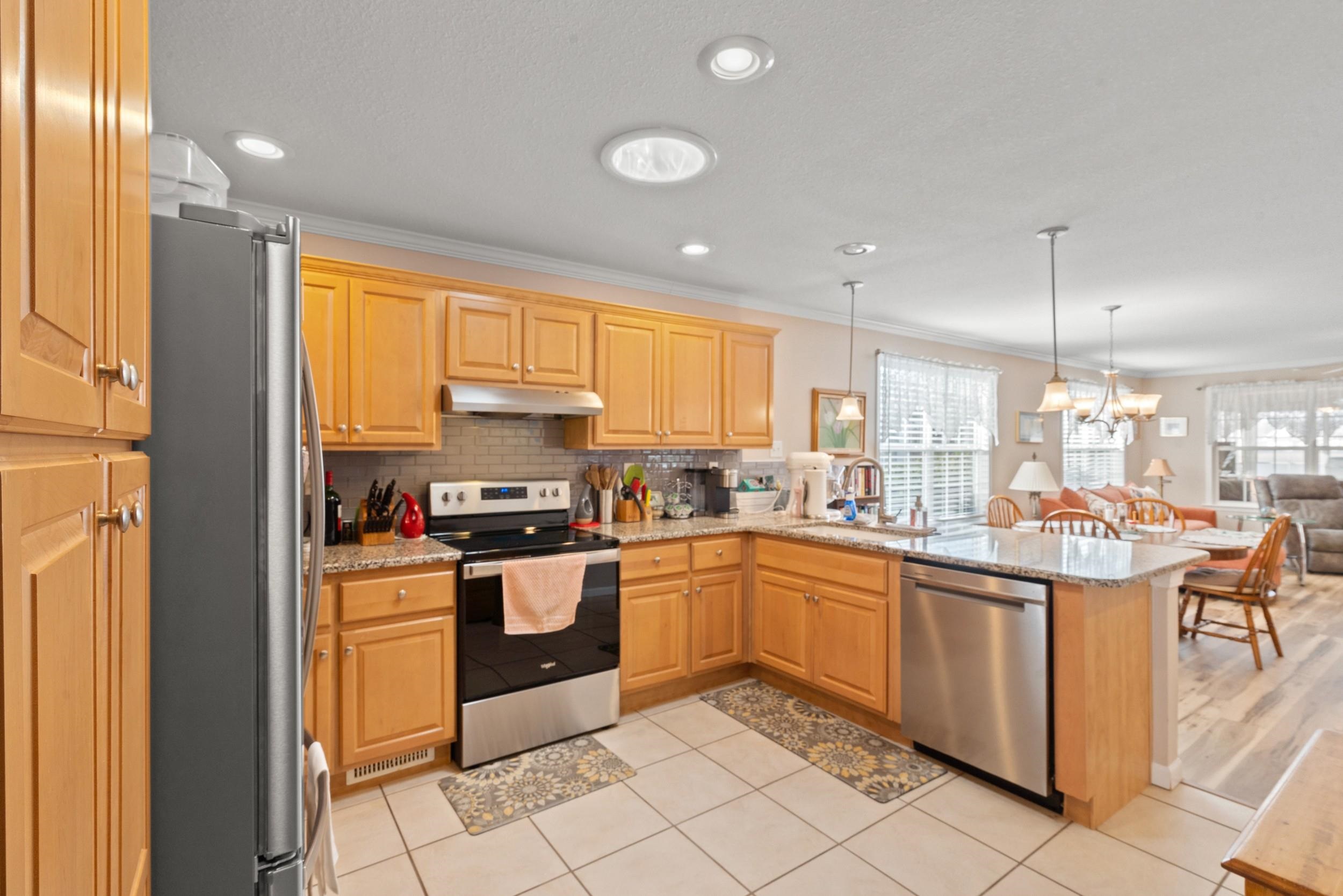 246 Lakeside Crossing Dr. - Photo 4