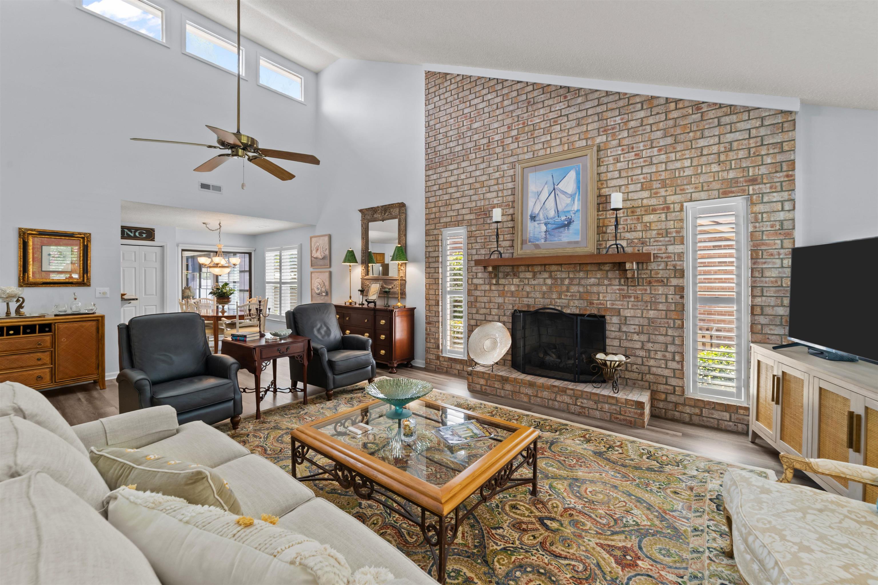 4355 Woodhollow Ln.