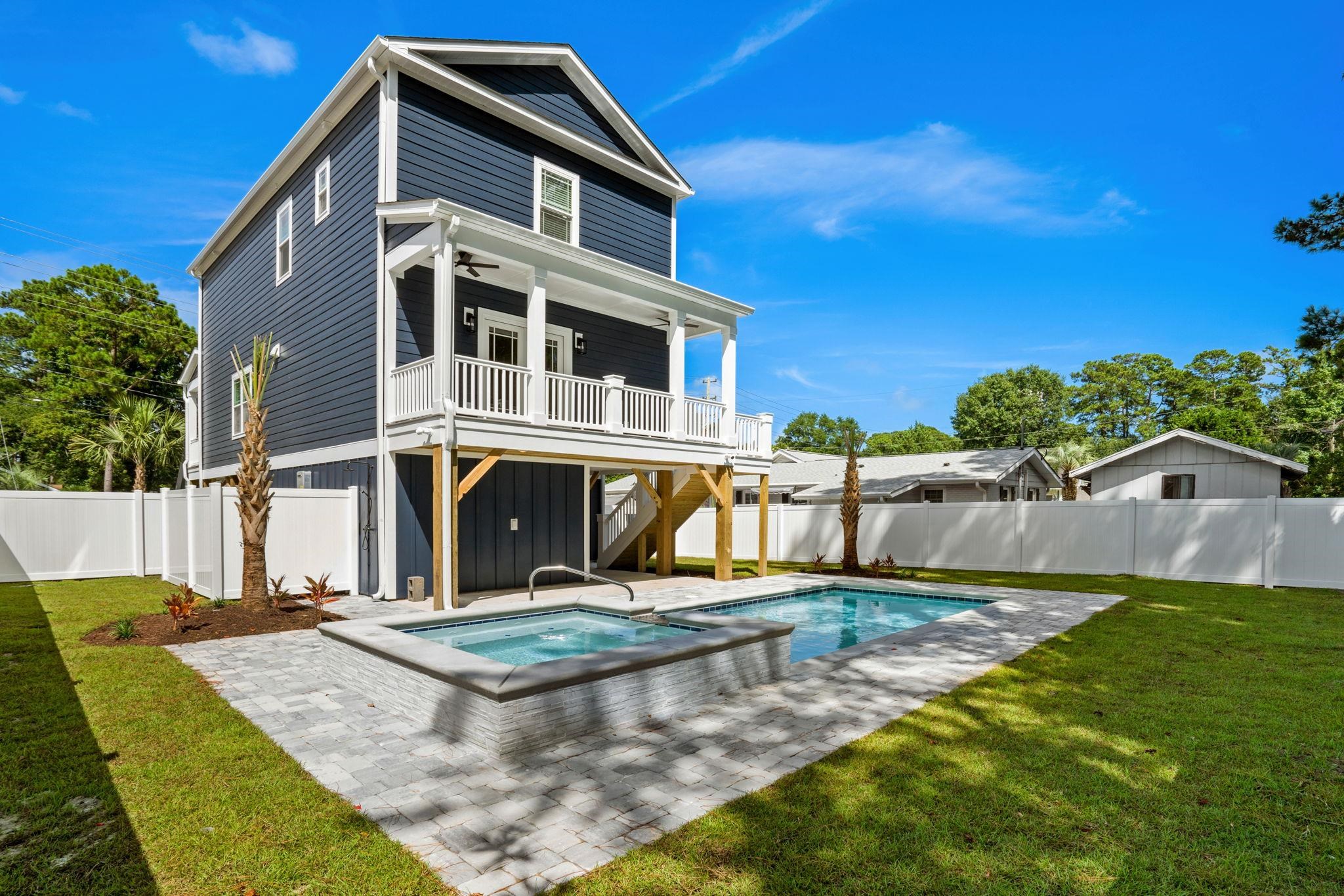 1027 Hickory Dr.