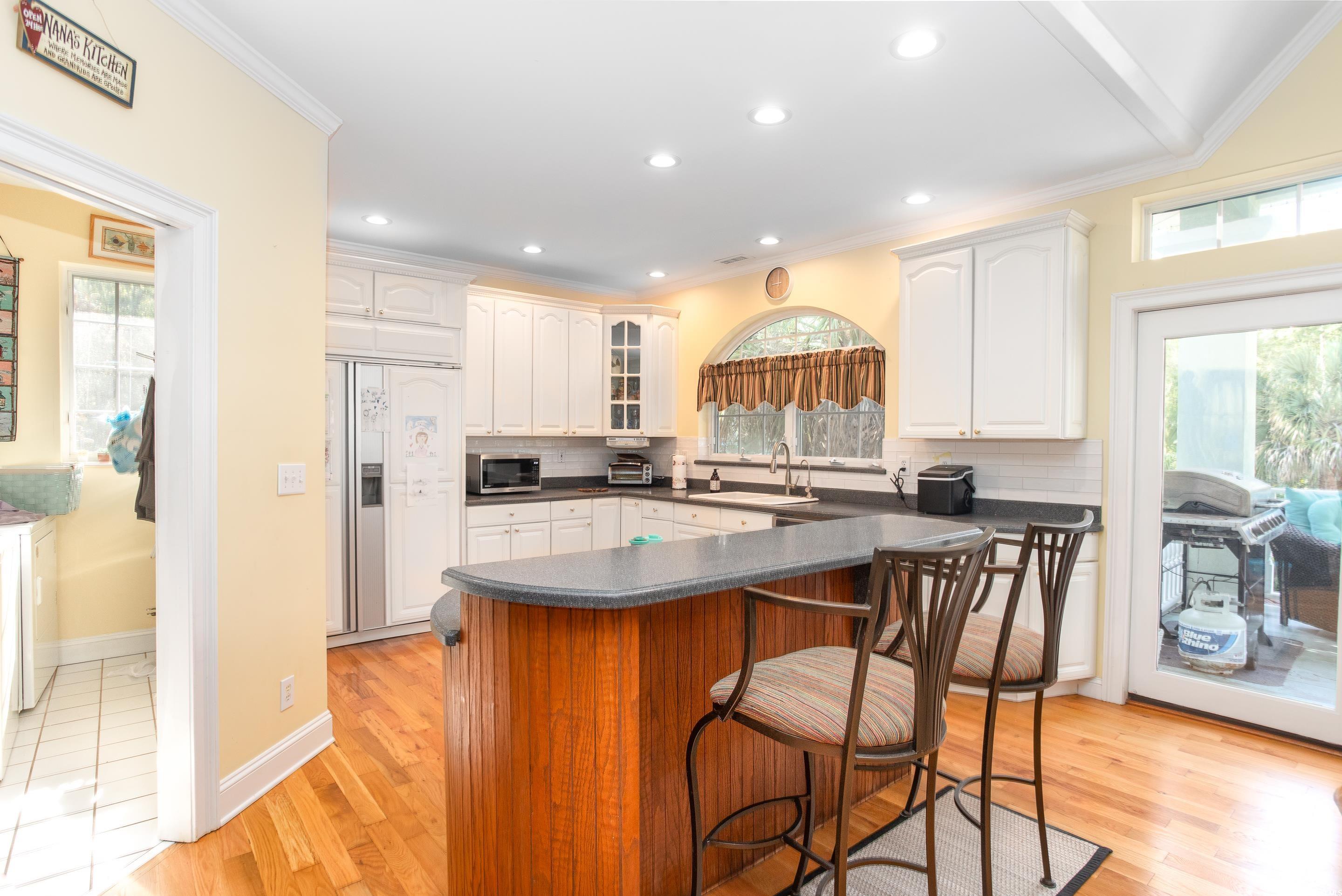 4907 Woodview Ln.