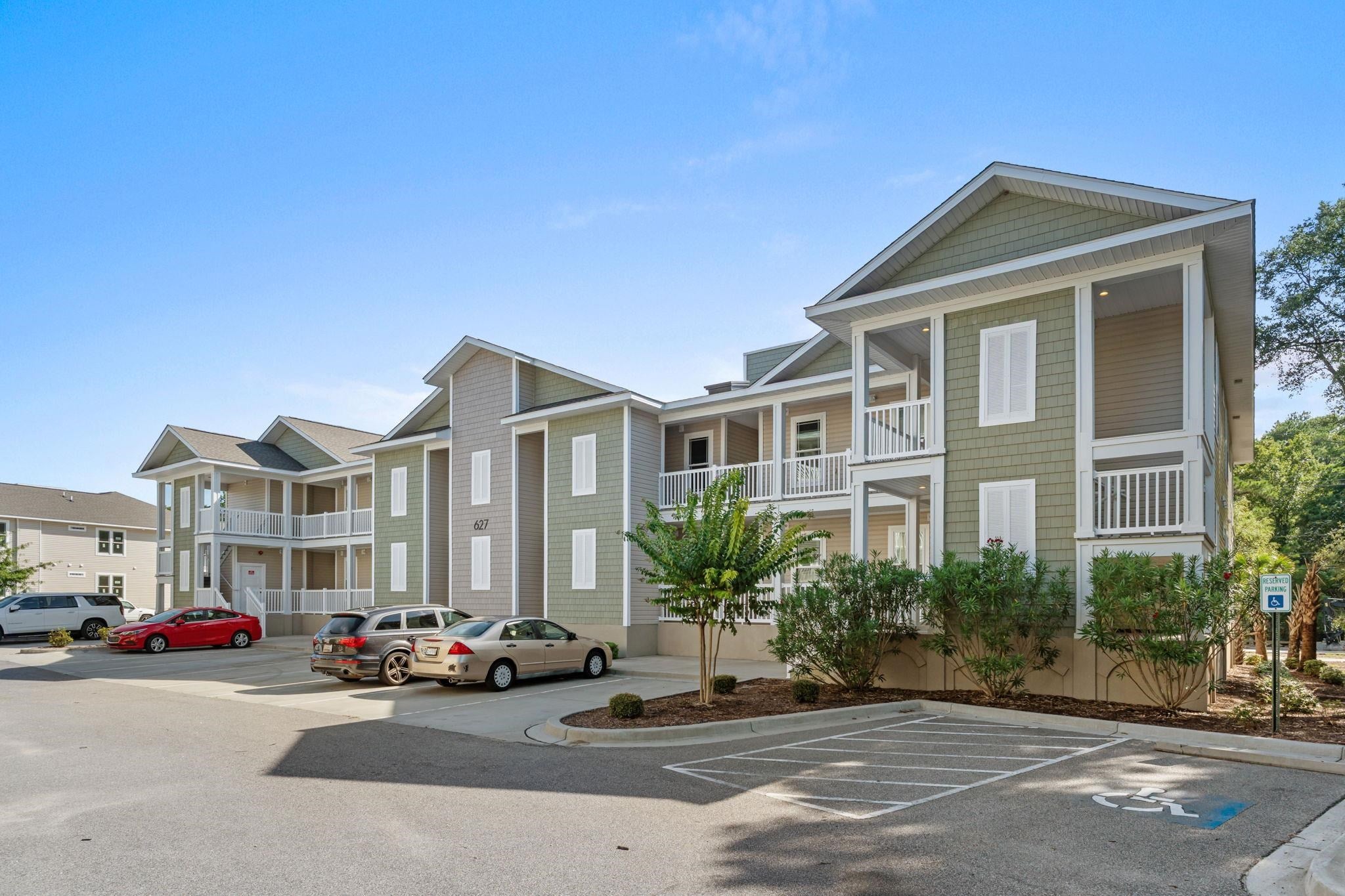 627 Bonaventure Dr. 101