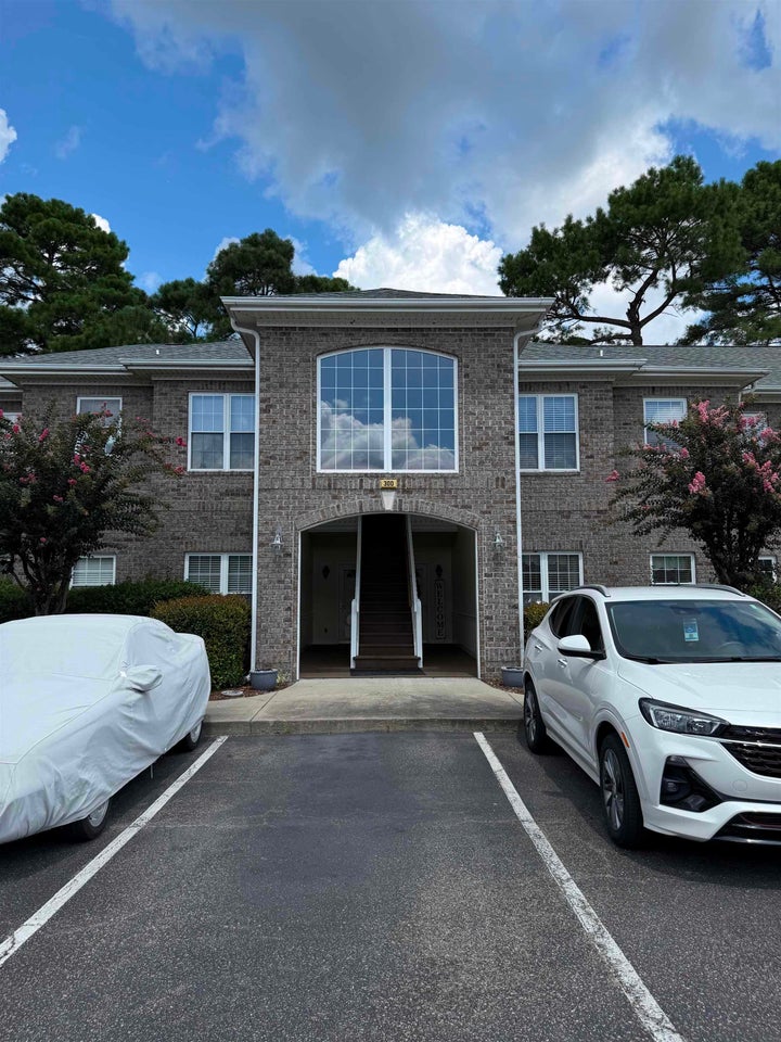 Photo 1 of 32 — 300 Willow Green Dr. #B Unit #B, Conway, SC 29526